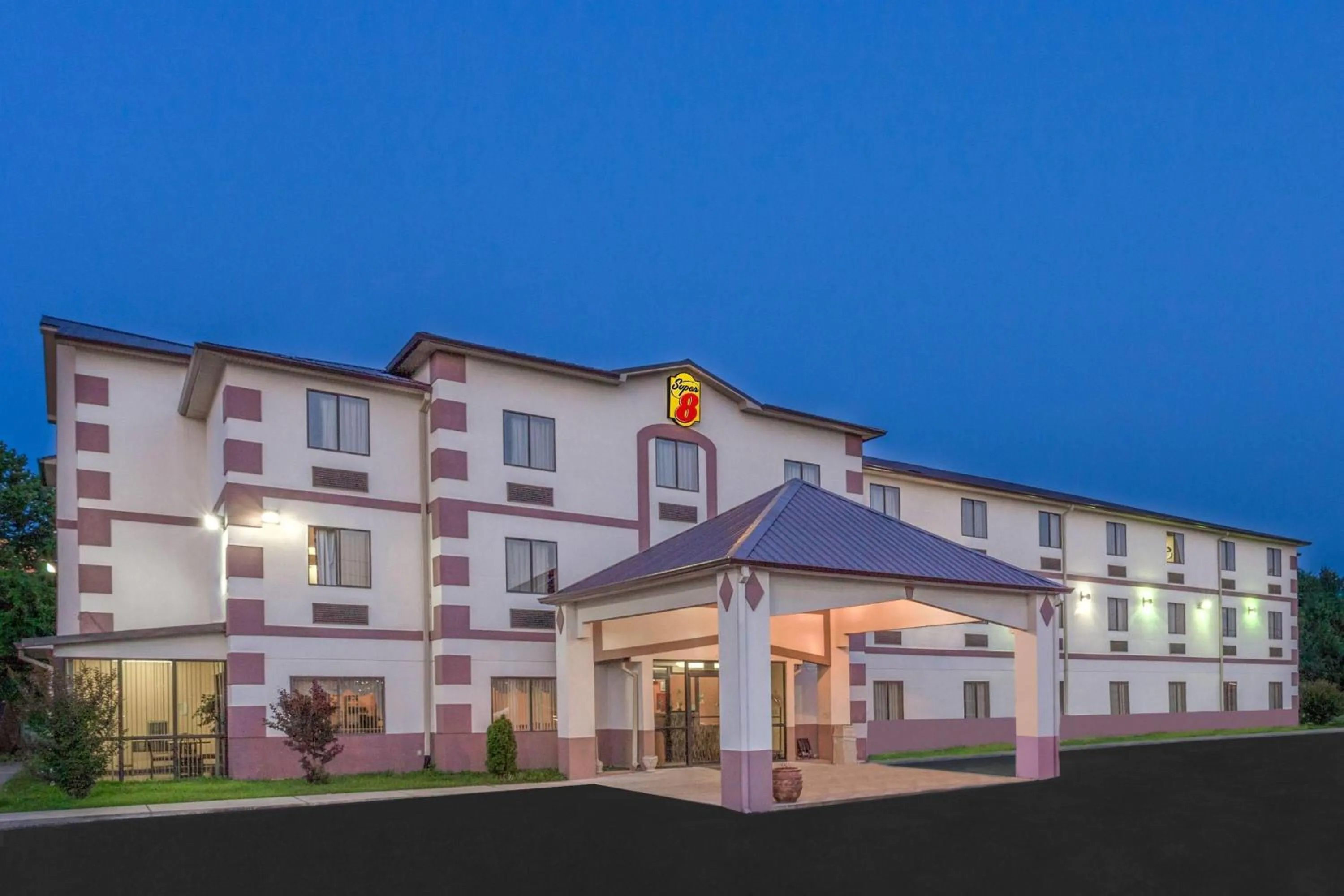 Property building in Super 8 by Wyndham Jackson Ridgeland