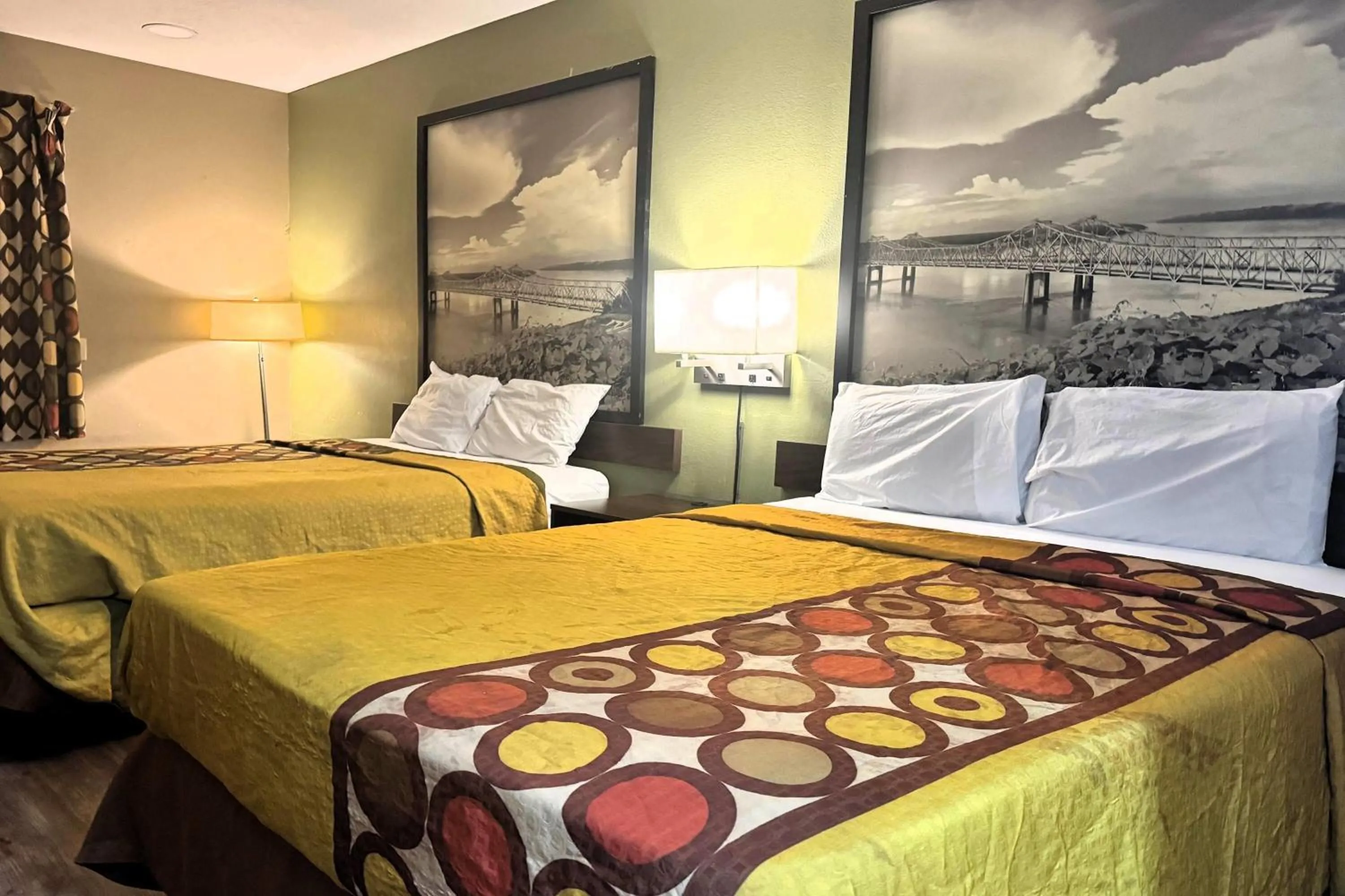 Photo of the whole room, Bed in Super 8 by Wyndham Jackson Ridgeland