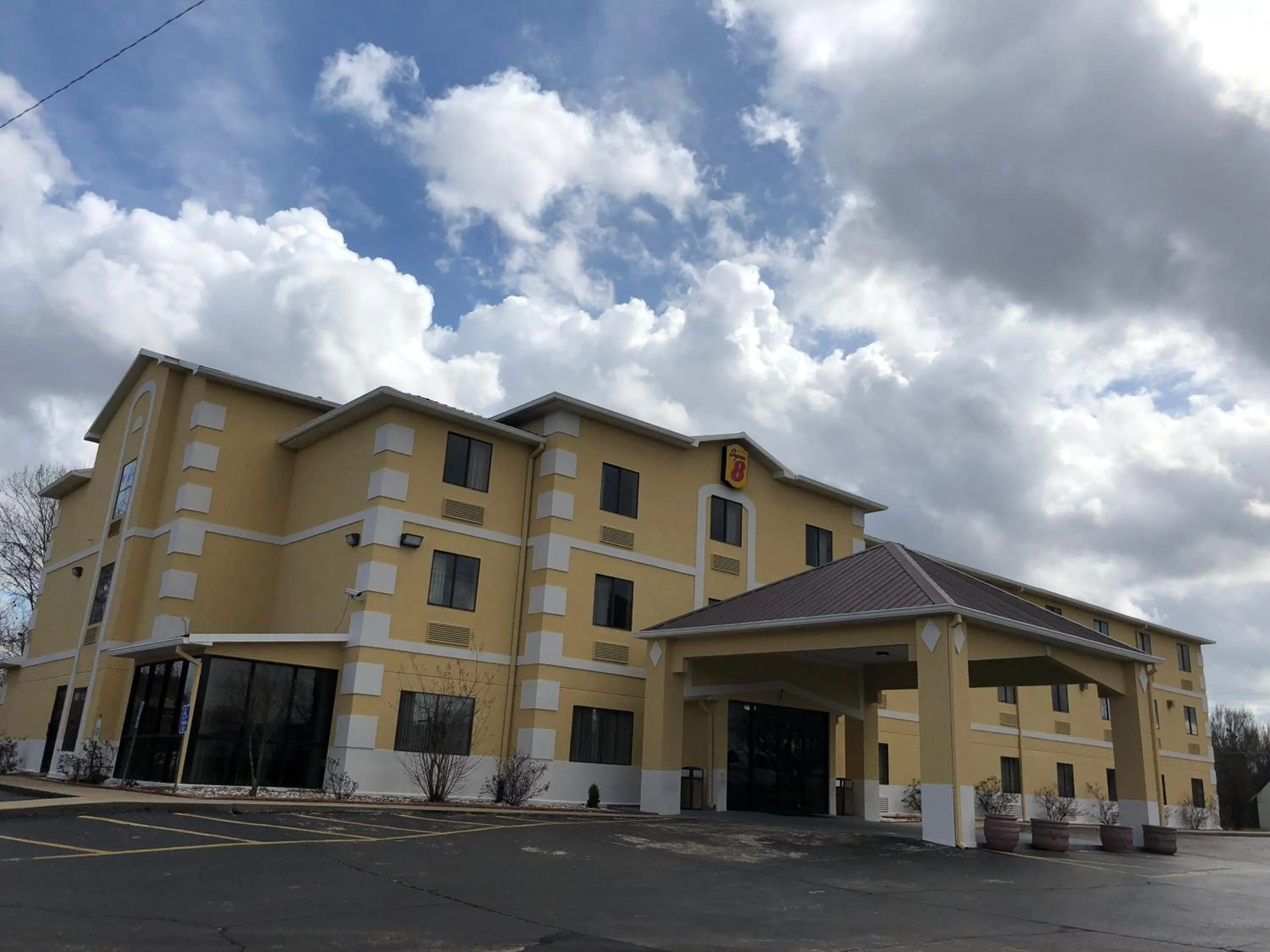 Property building in Super 8 by Wyndham Jackson Ridgeland