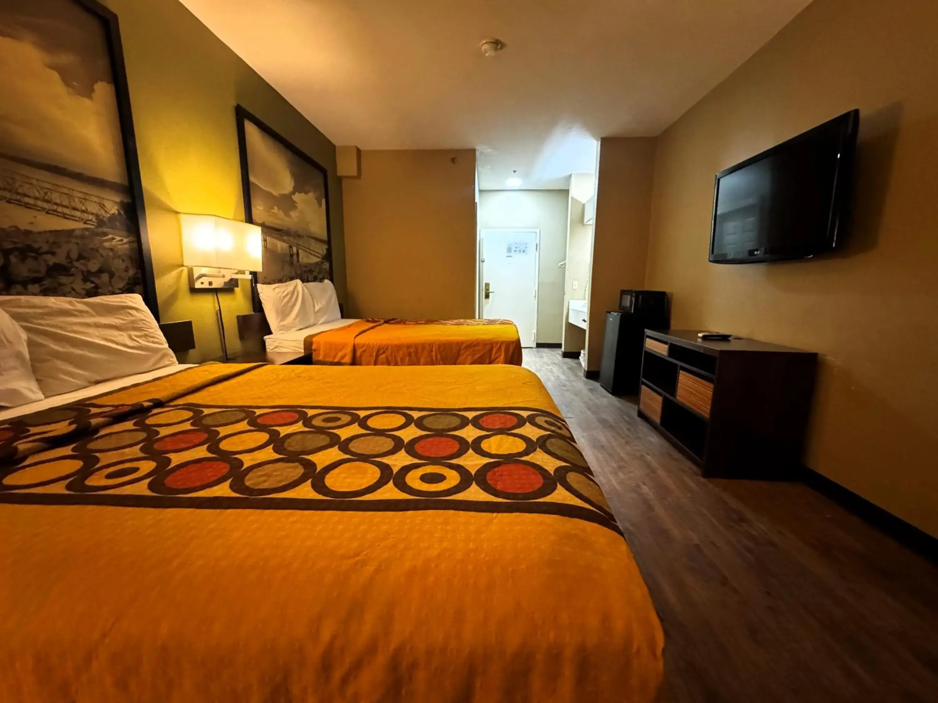 Queen Room with Two Queen Beds - Smoking in Super 8 by Wyndham Jackson Ridgeland Queen Room with Two Queen Beds - Smoking in Super 8 by Wyndham Jackson Ridgeland