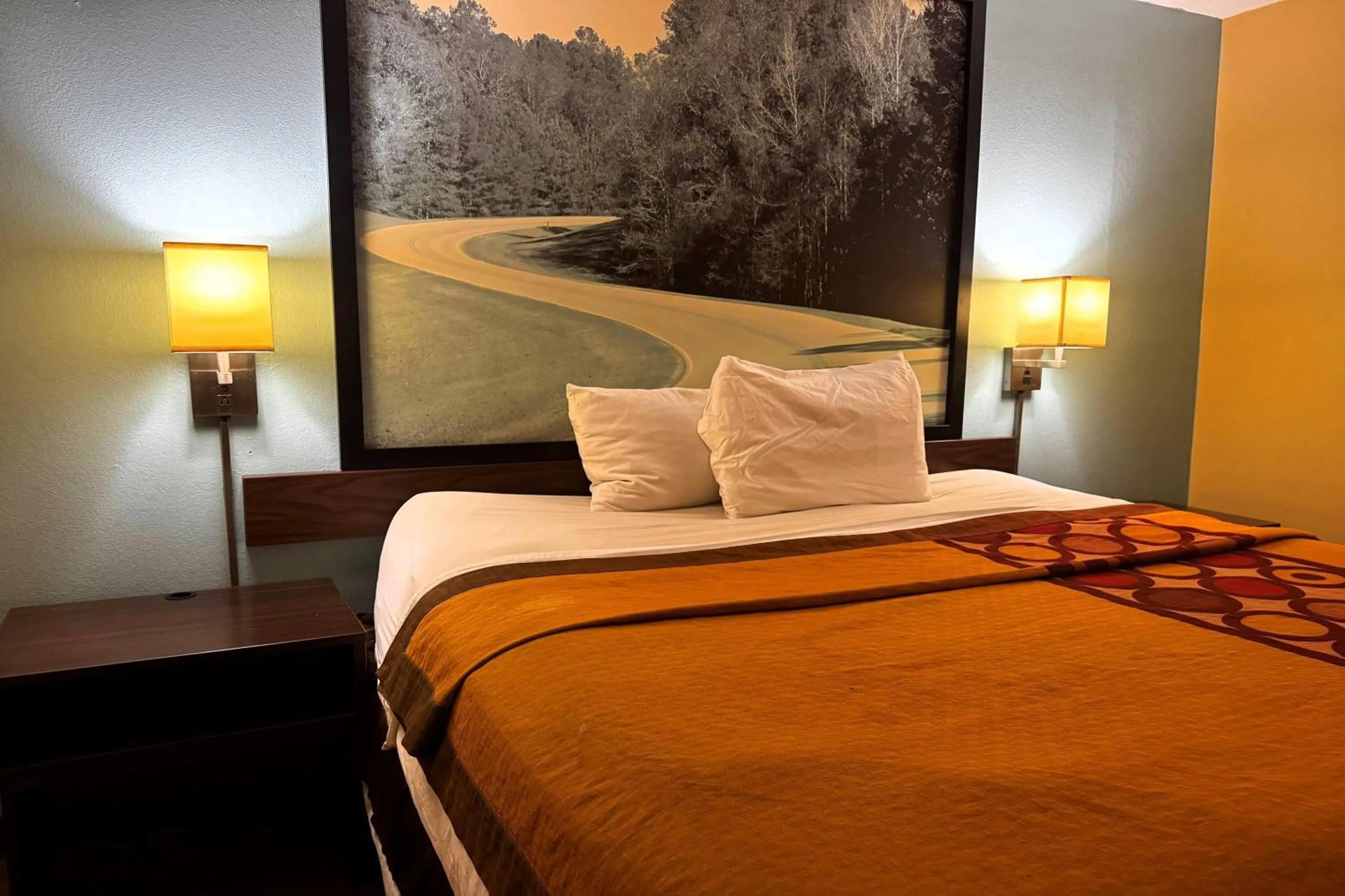 Photo of the whole room, Bed in Super 8 by Wyndham Jackson Ridgeland