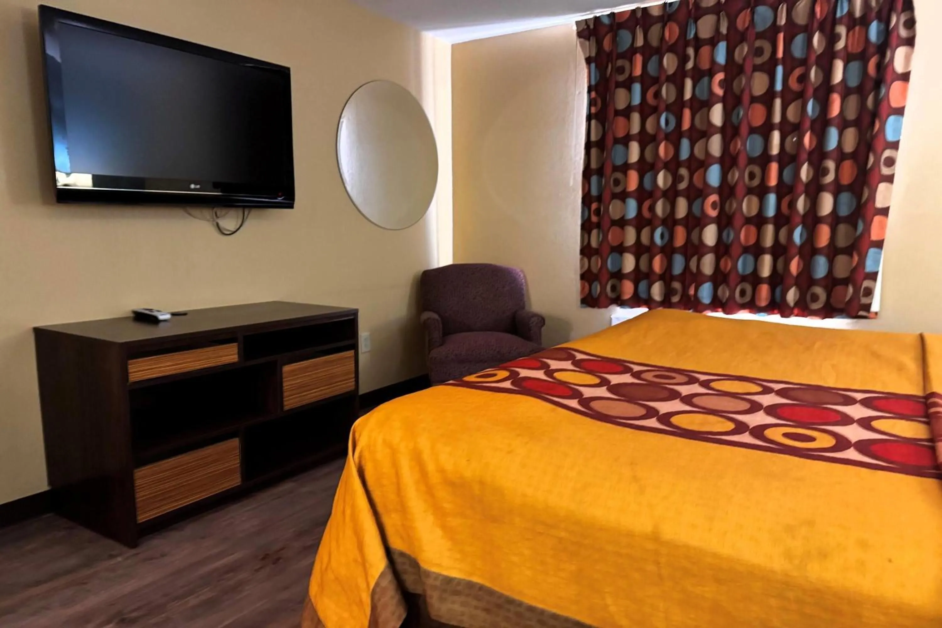 Photo of the whole room, Bed in Super 8 by Wyndham Jackson Ridgeland