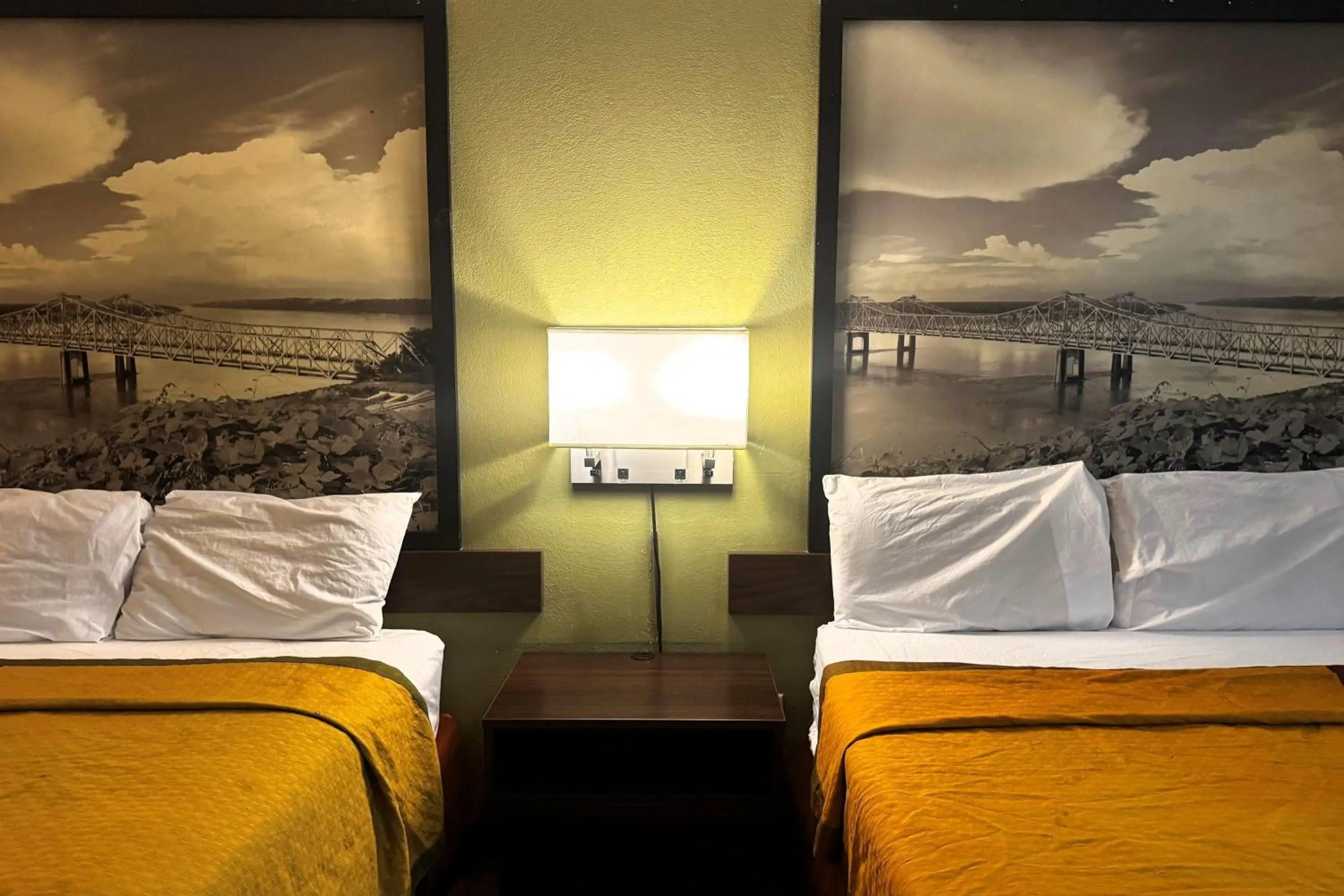 Photo of the whole room, Bed in Super 8 by Wyndham Jackson Ridgeland