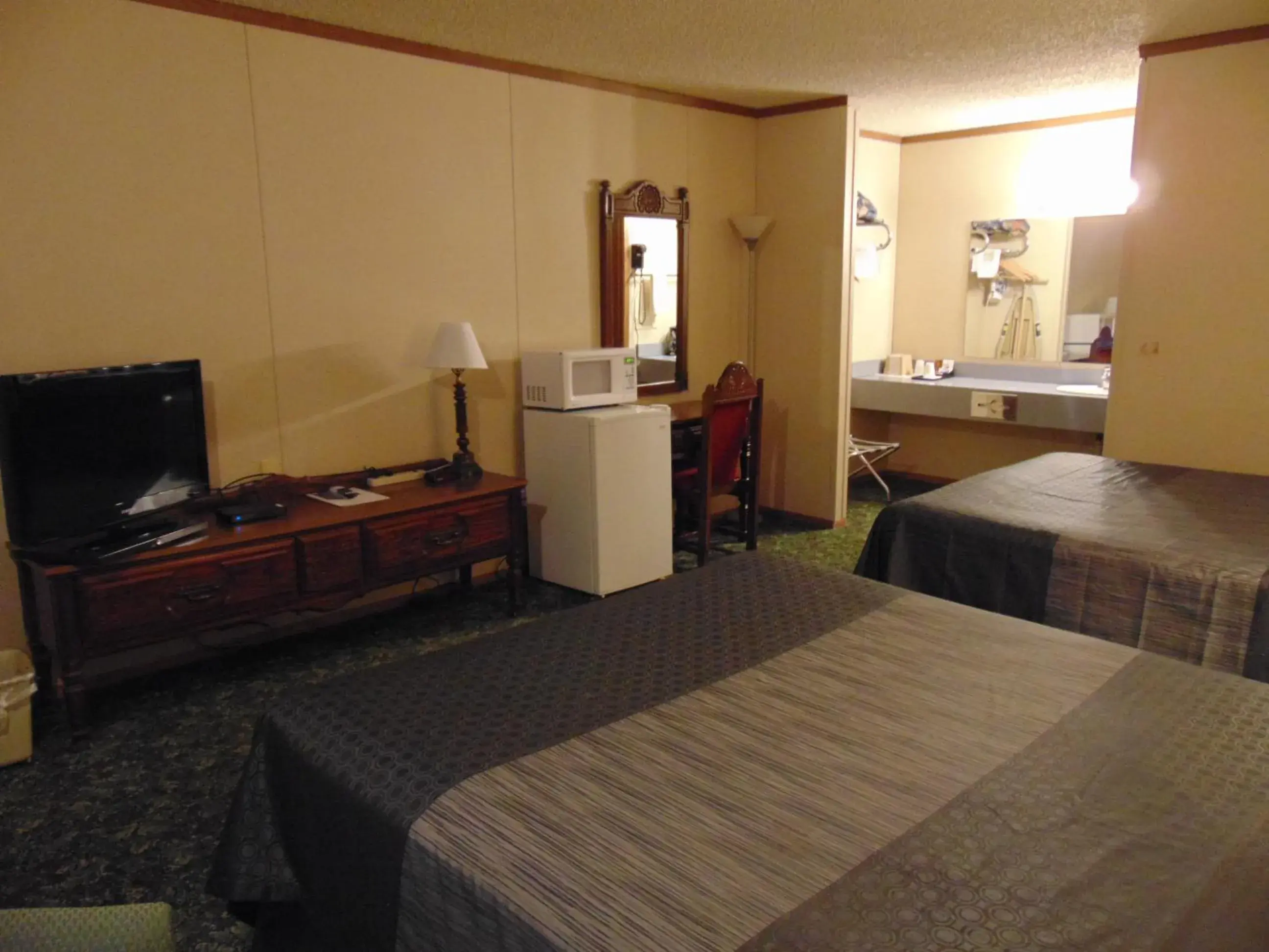 Bed in Heritage House Inn Bed in Heritage House Inn