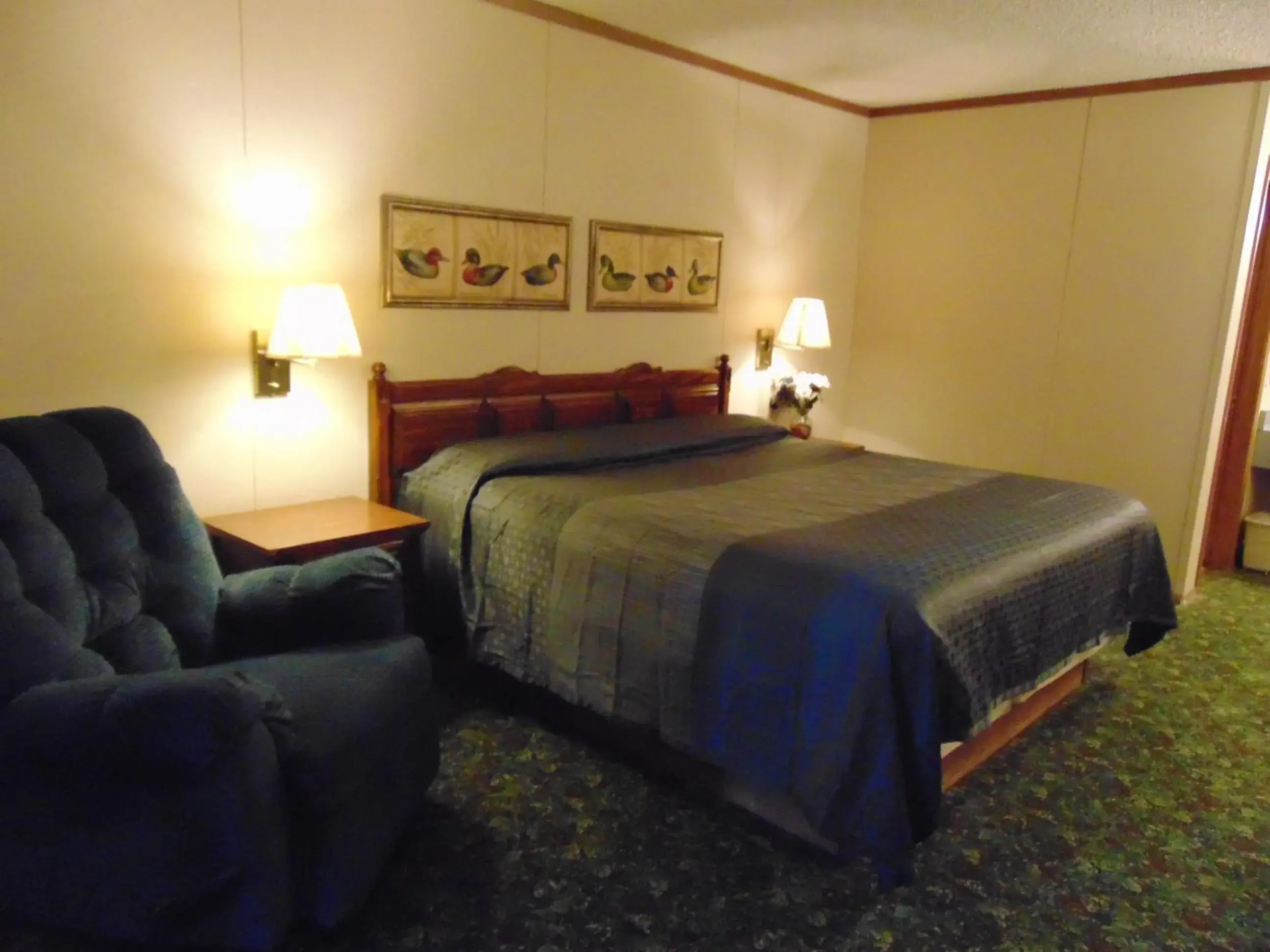 Bed in Heritage House Inn Bed in Heritage House Inn