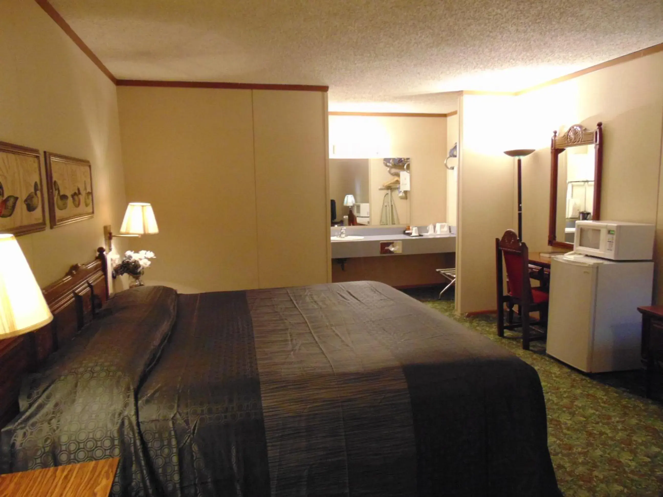 Bed in Heritage House Inn Bed in Heritage House Inn