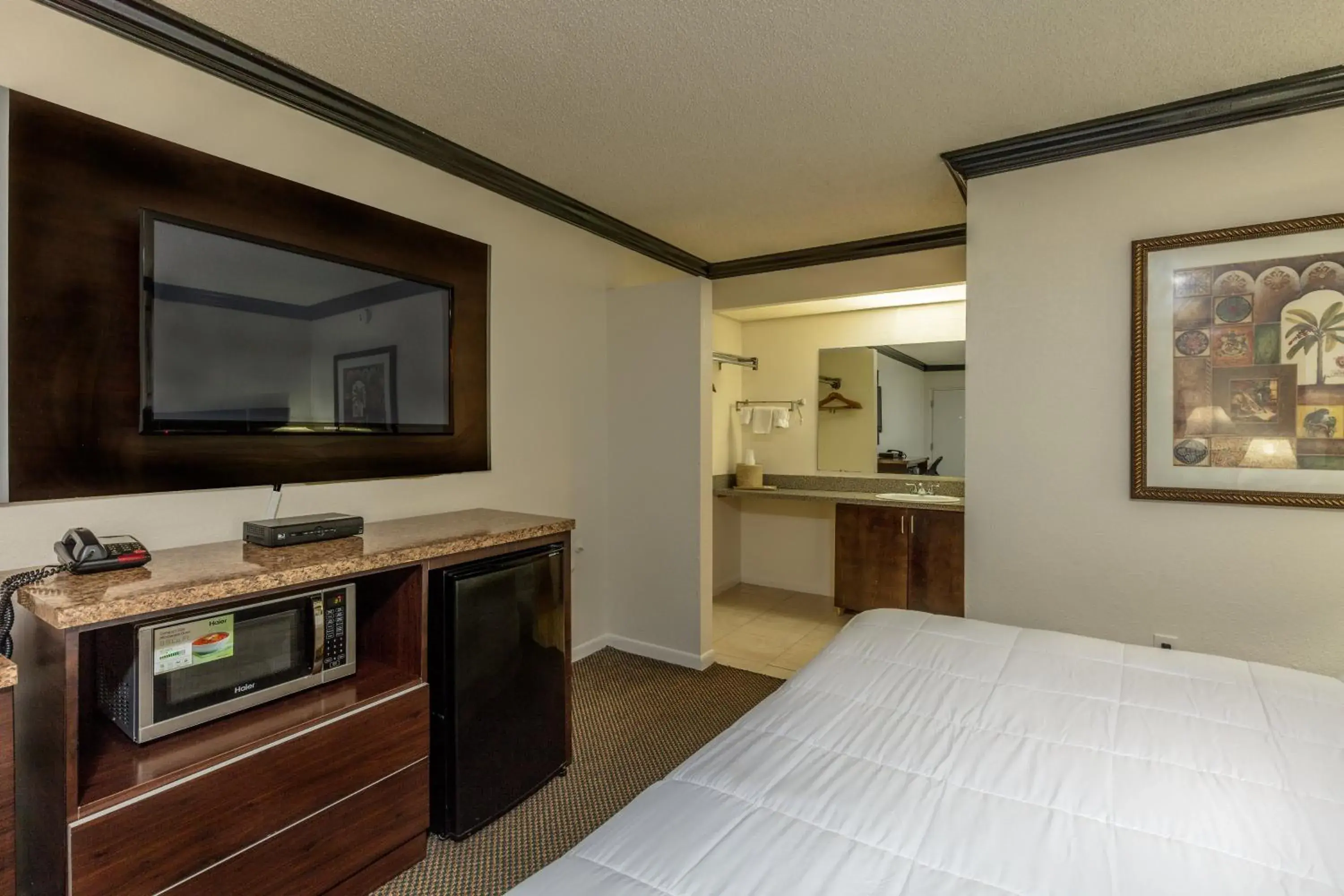 TV and multimedia, Bed in Budget Host Inn Florida City