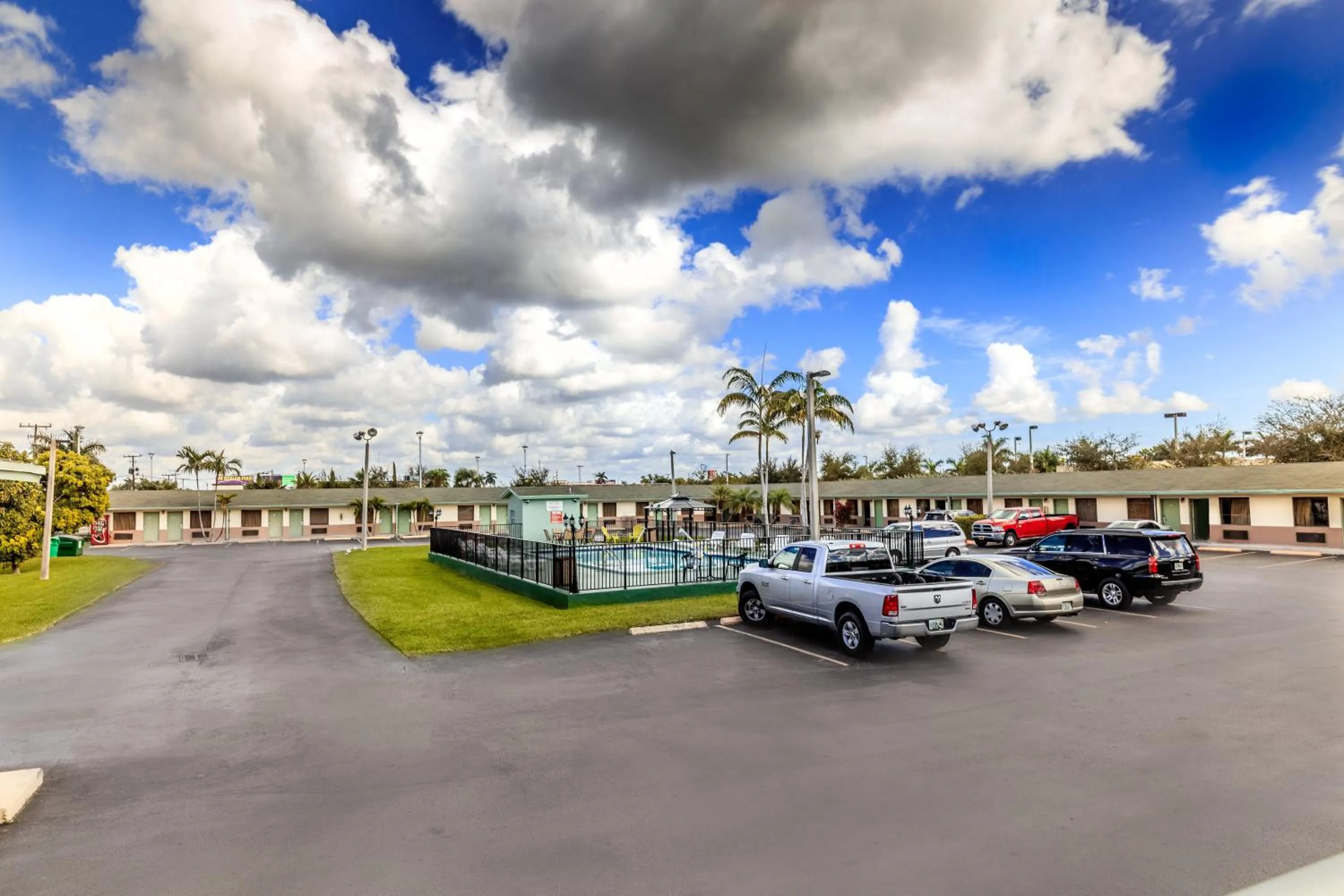 Swimming pool in Budget Host Inn Florida City