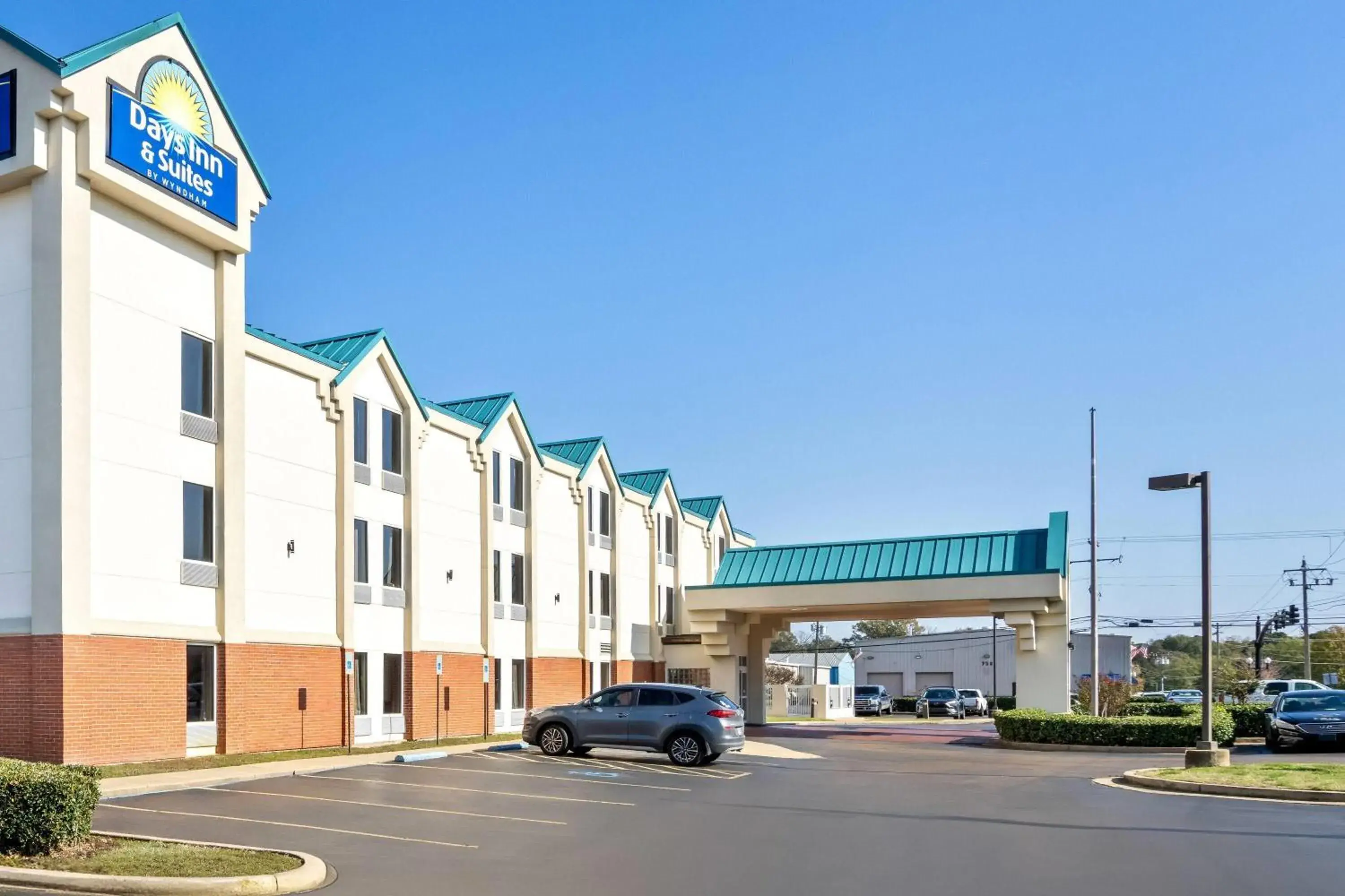 Property building in Days Inn & Suites by Wyndham Ridgeland Property building in Days Inn & Suites by Wyndham Ridgeland