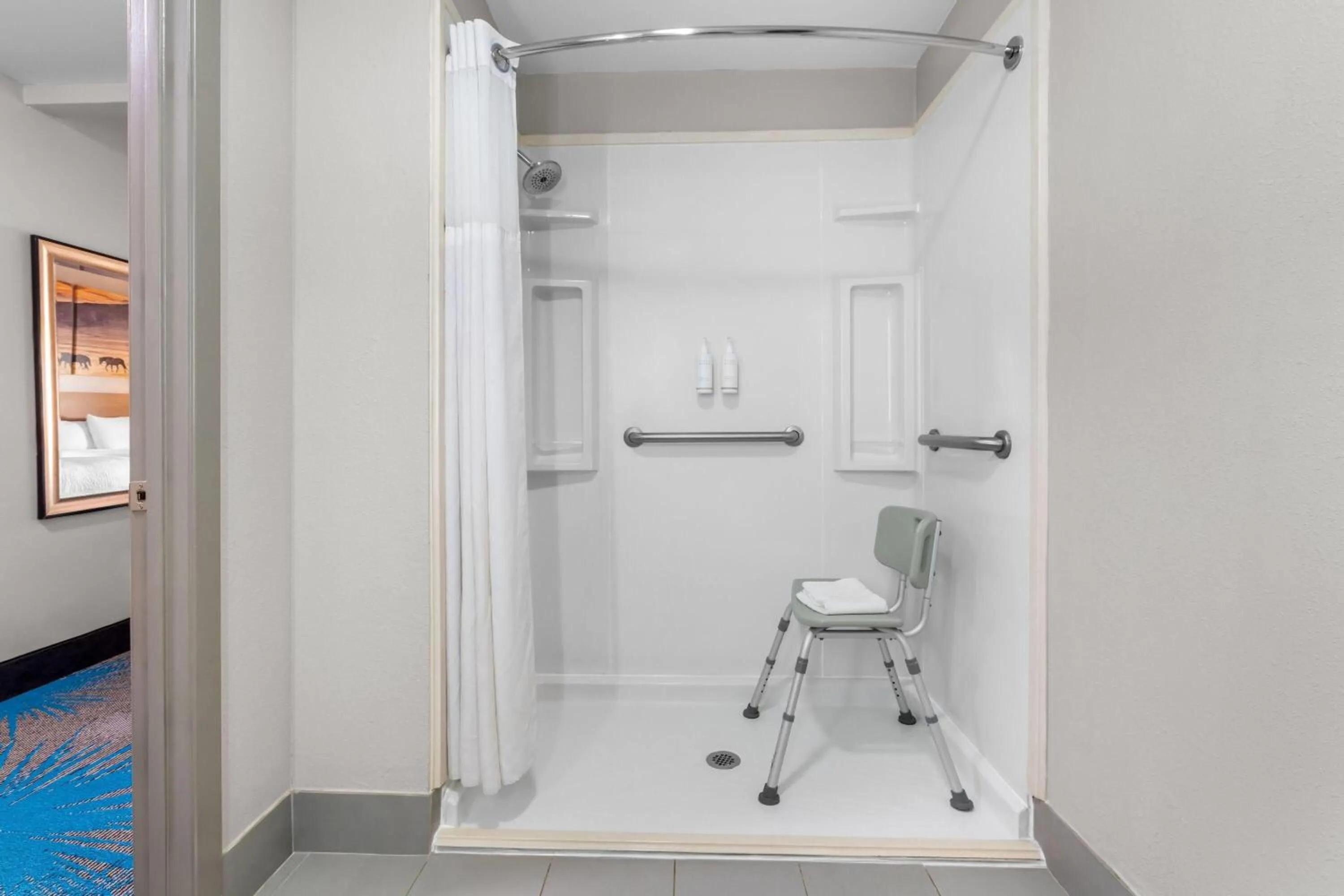 Shower in Days Inn & Suites by Wyndham Ridgeland