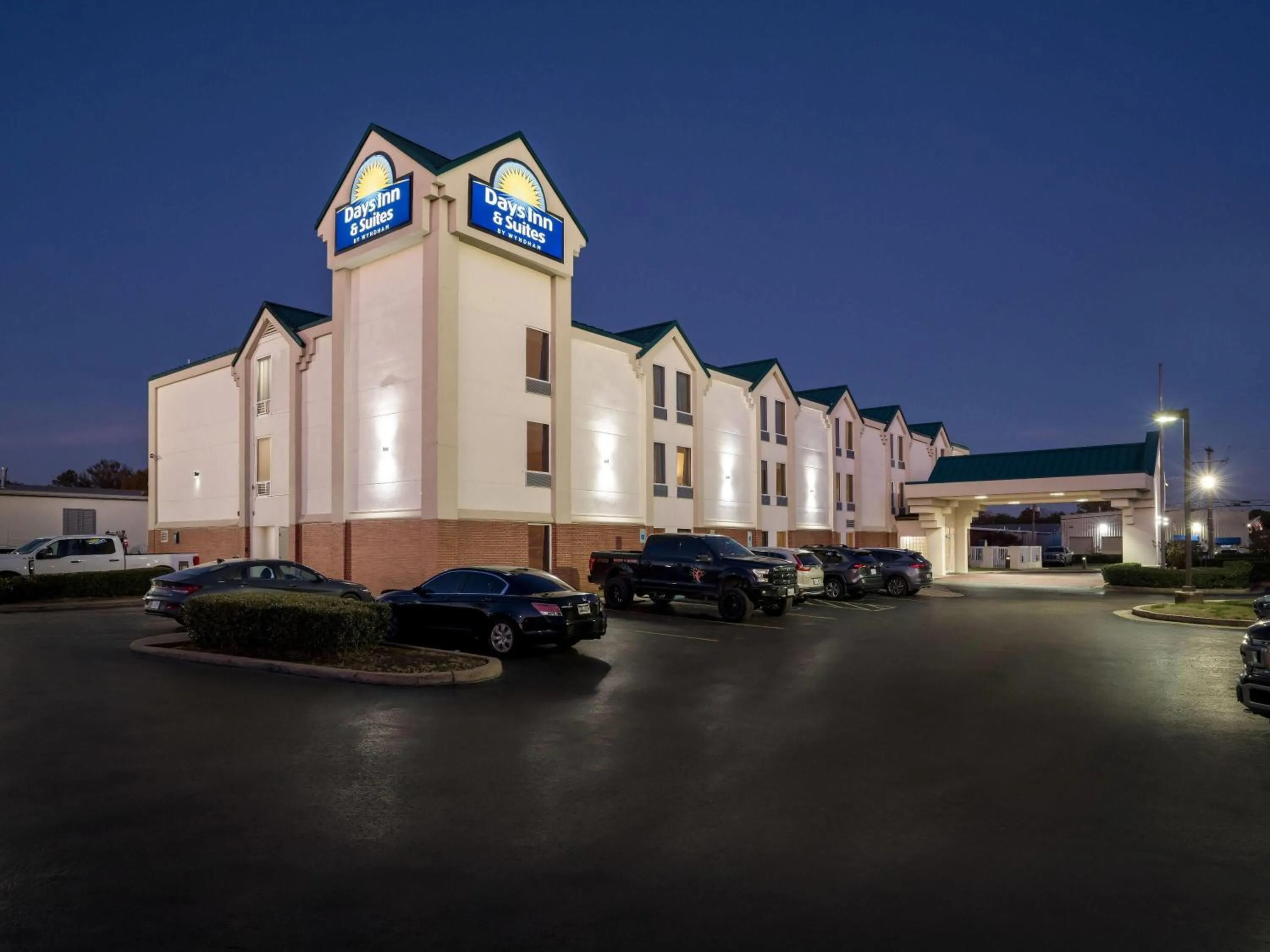 Property building in Days Inn & Suites by Wyndham Ridgeland