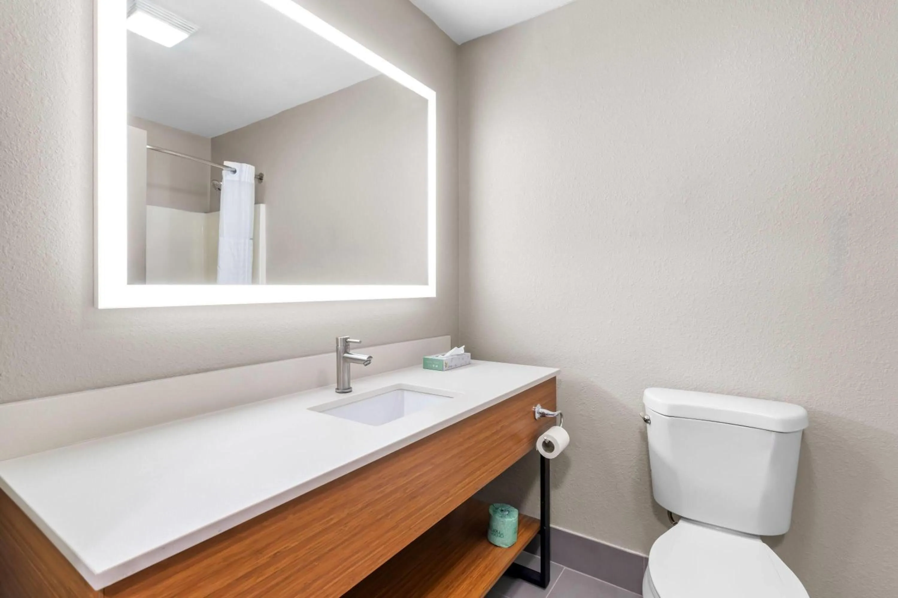 Bathroom in Days Inn & Suites by Wyndham Ridgeland