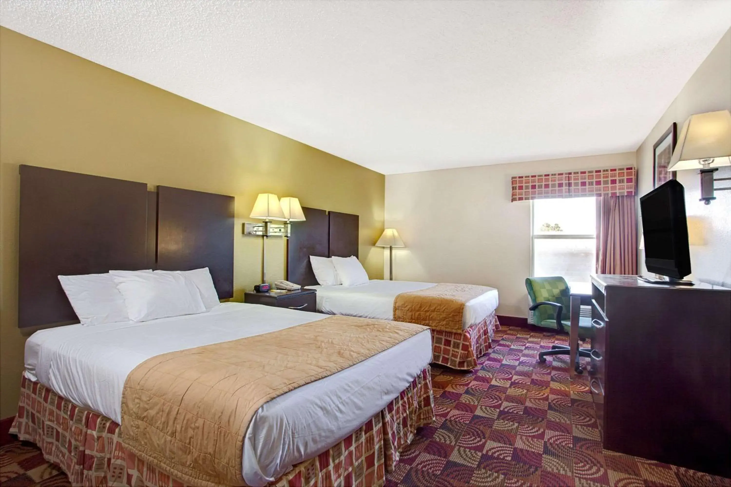 Photo of the whole room, Bed in Days Inn & Suites by Wyndham Ridgeland Photo of the whole room, Bed in Days Inn & Suites by Wyndham Ridgeland