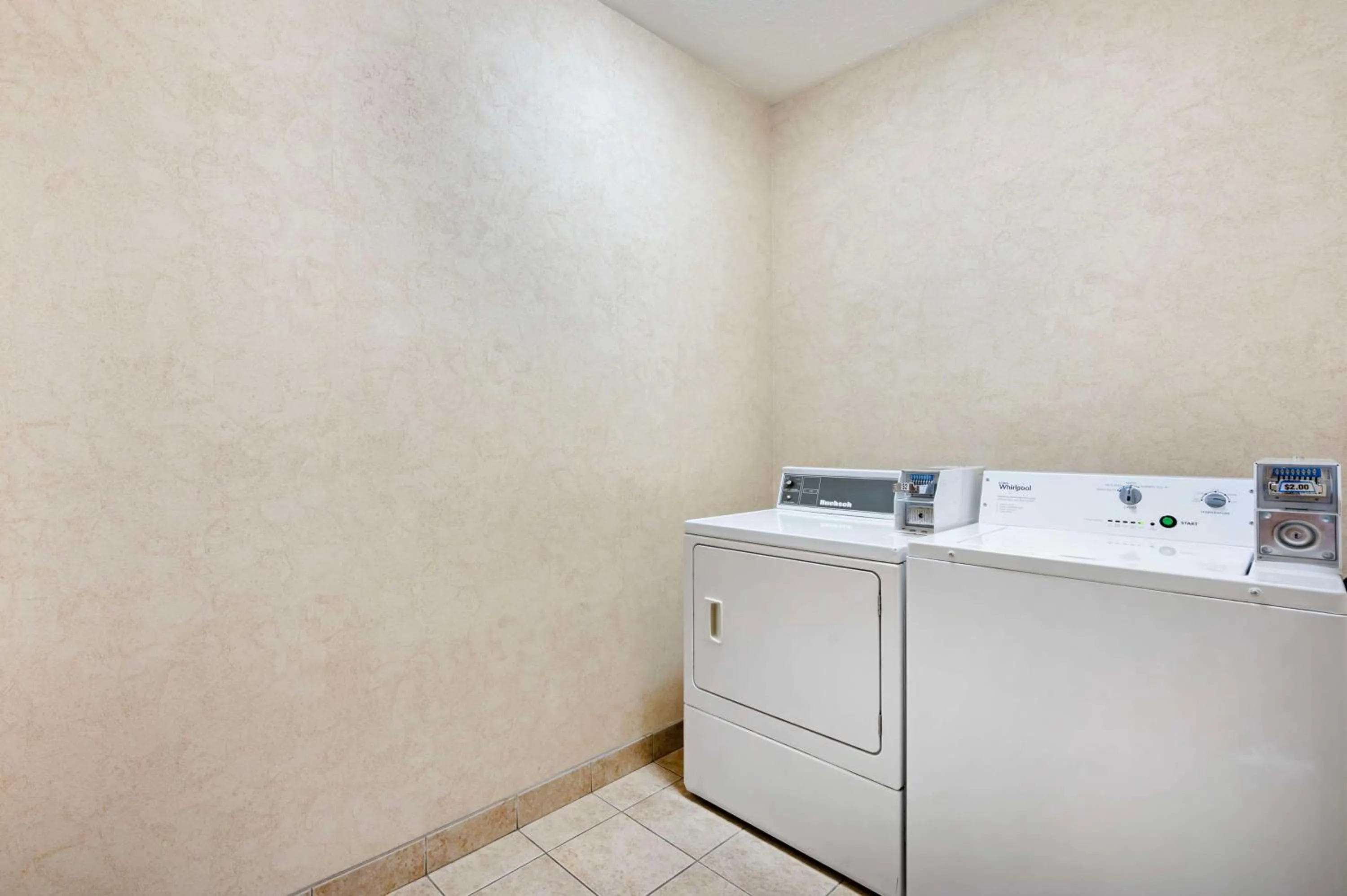 laundry in Best Western Plus Howe Inn