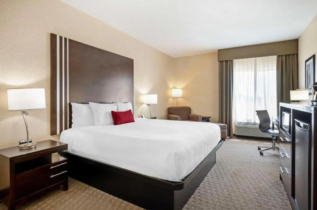 Bed in Best Western Plus Howe Inn