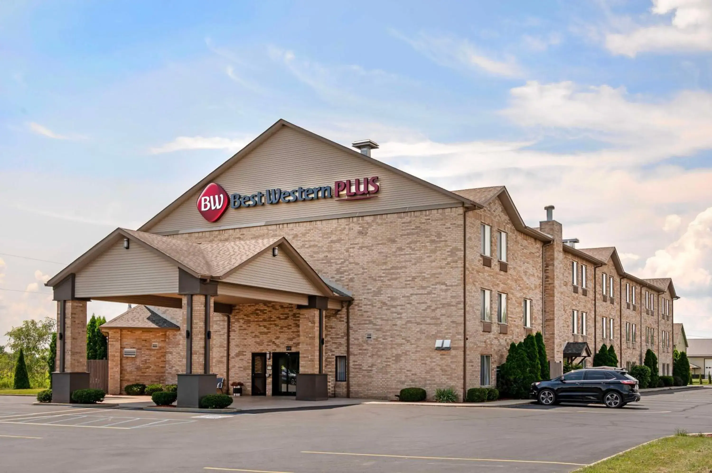 Property building in Best Western Plus Howe Inn Property building in Best Western Plus Howe Inn