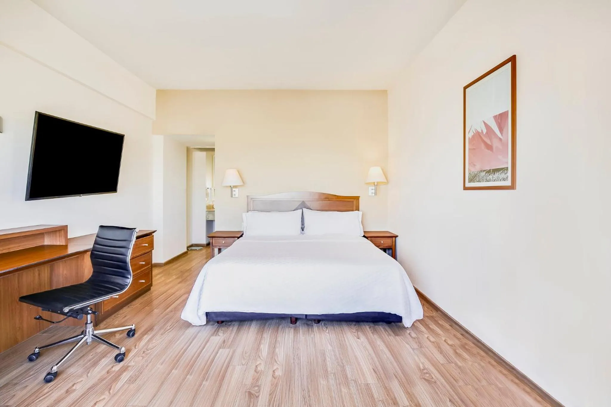 Photo of the whole room, Bed in Fiesta Inn Torreon Galerias