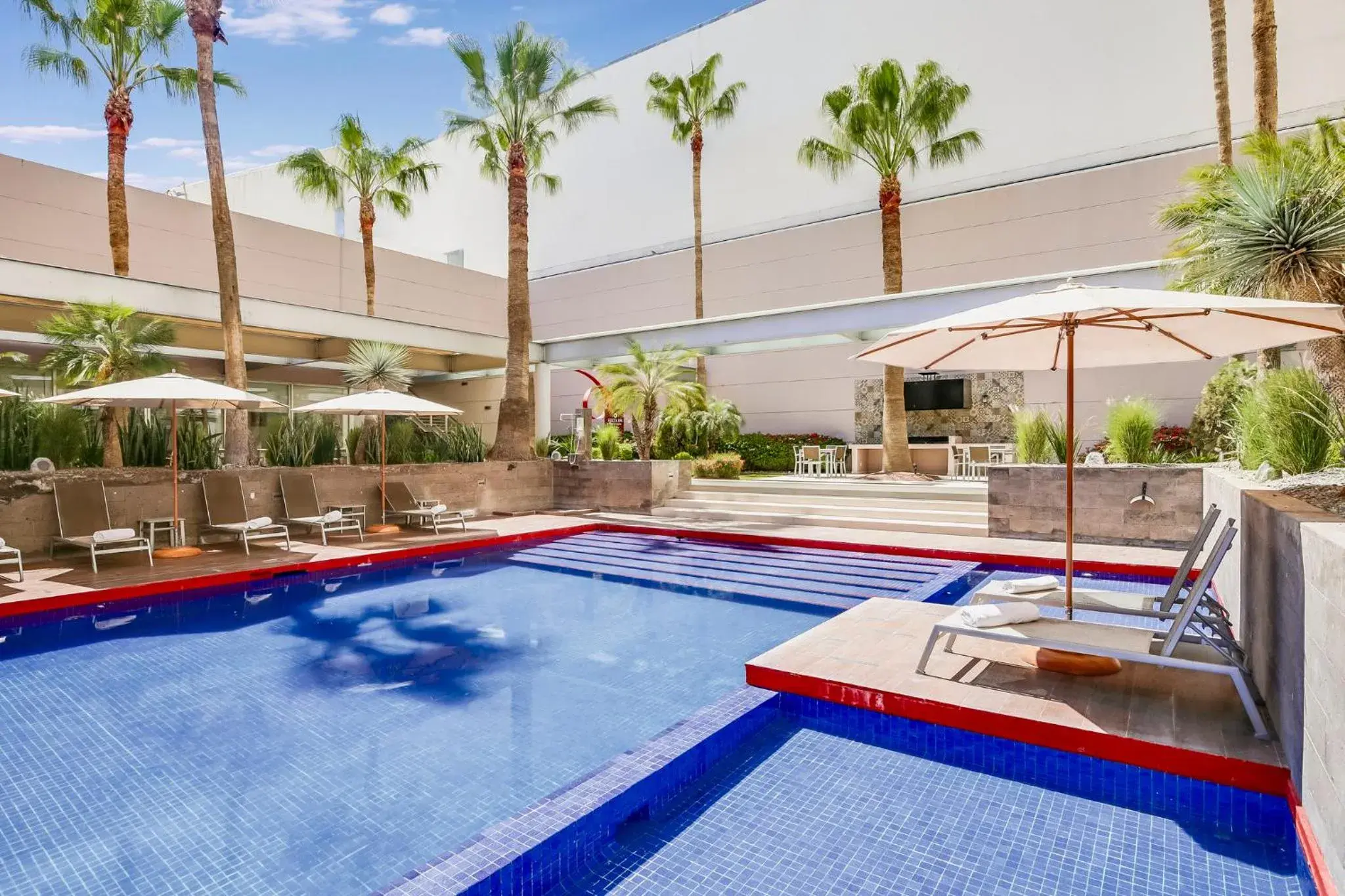 Swimming pool in Fiesta Inn Torreon Galerias Swimming pool in Fiesta Inn Torreon Galerias