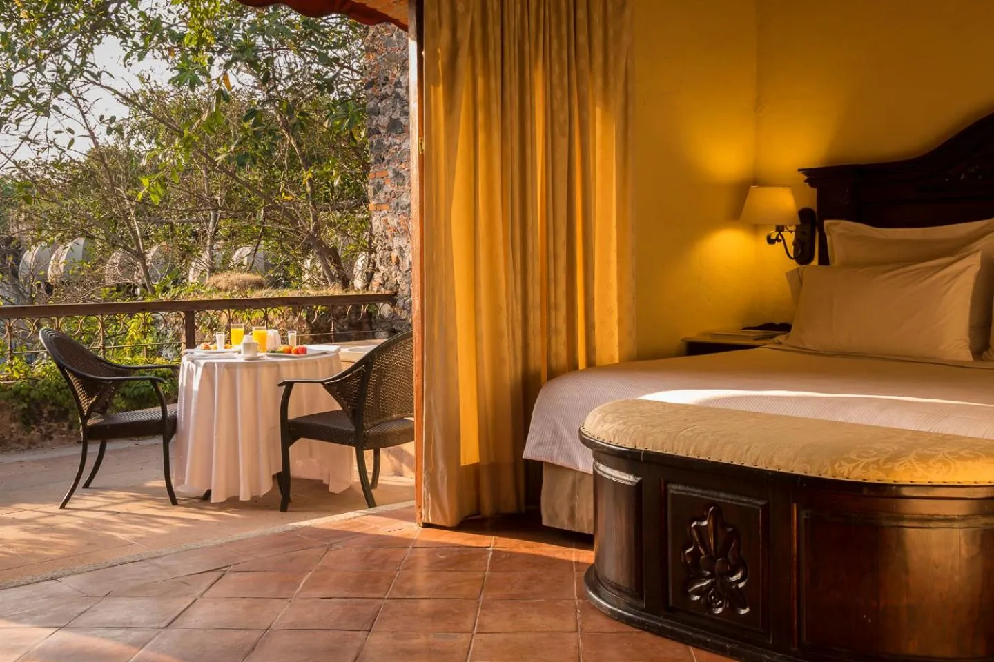 Bed in Fiesta Americana Hacienda San Antonio El Puente Resort & Spa