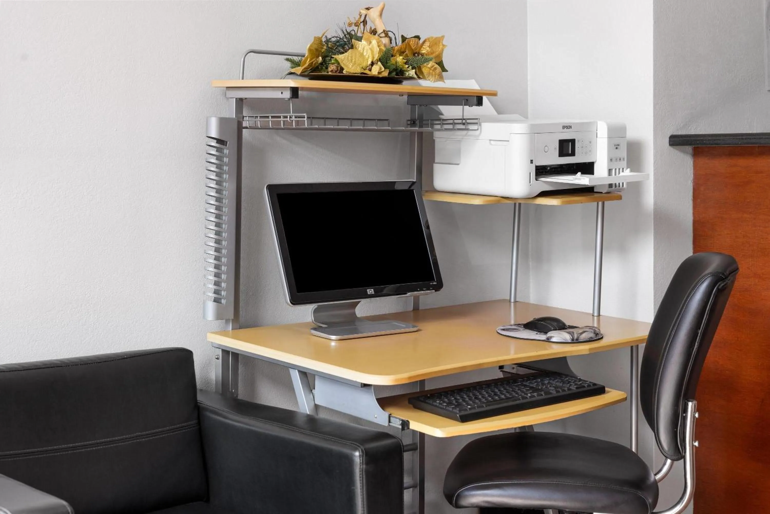 Business facilities in Microtel Inn by Wyndham - Albany Airport