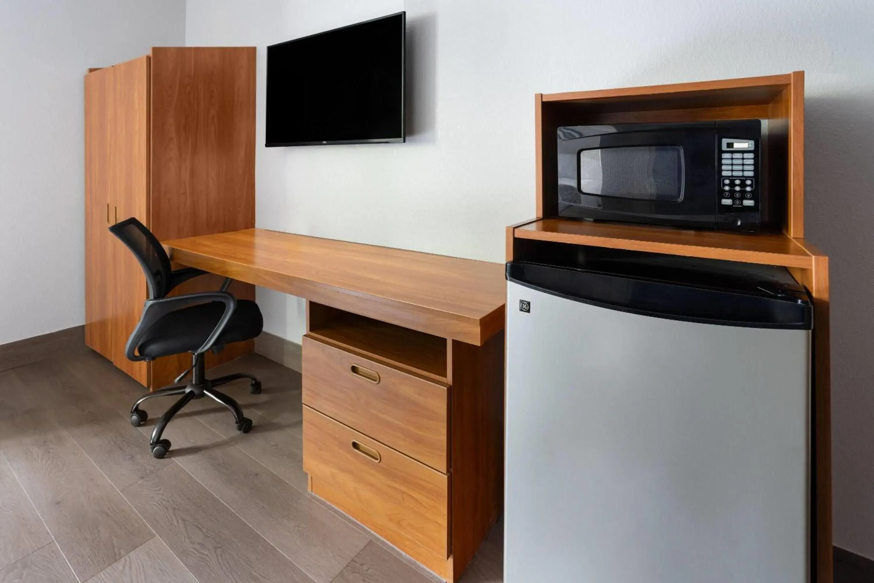 Photo of the whole room in Microtel Inn by Wyndham - Albany Airport Photo of the whole room in Microtel Inn by Wyndham - Albany Airport