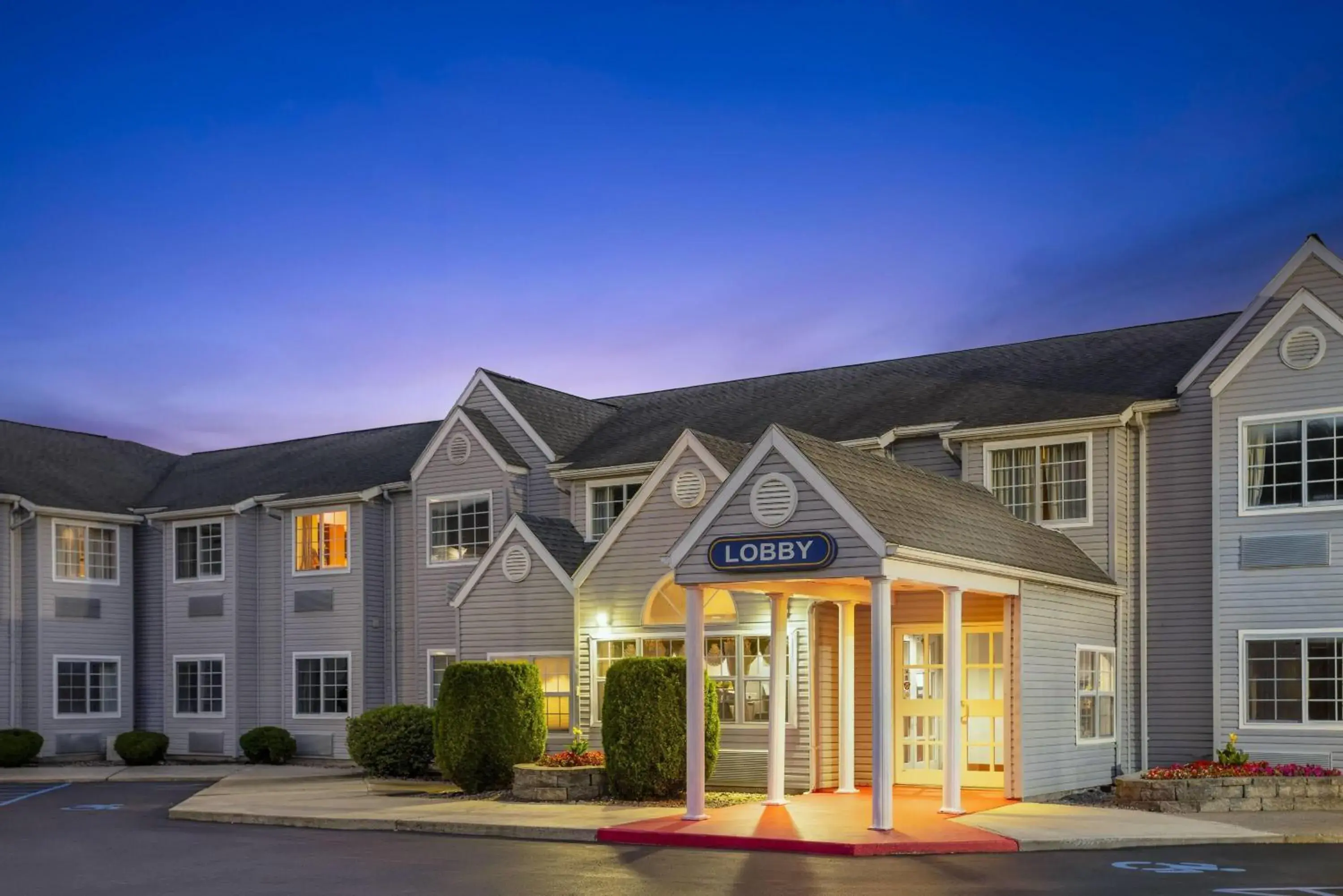 Property building in Microtel Inn by Wyndham - Albany Airport Property building in Microtel Inn by Wyndham - Albany Airport