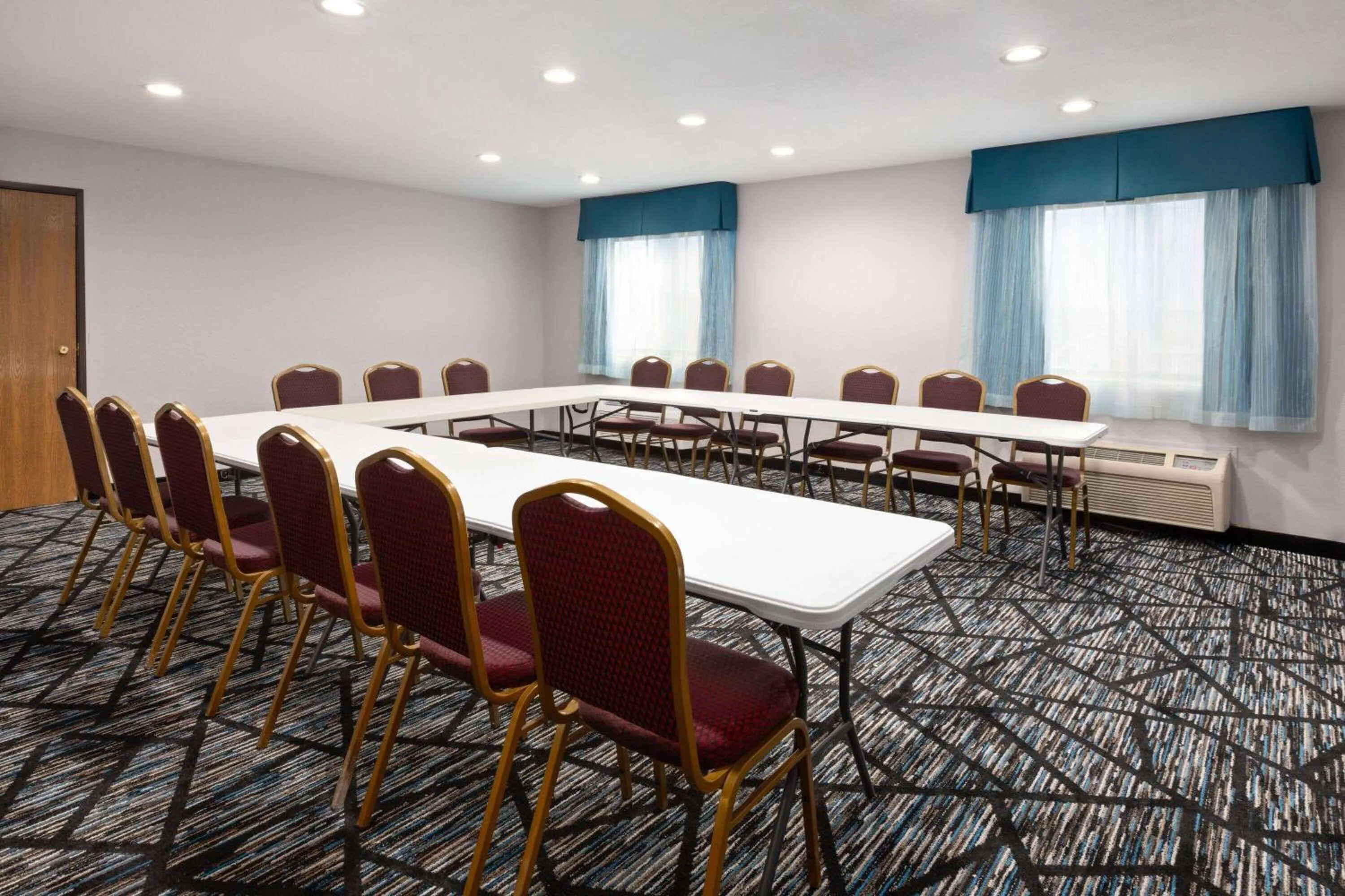 Meeting/conference room in Baymont by Wyndham Warrenton