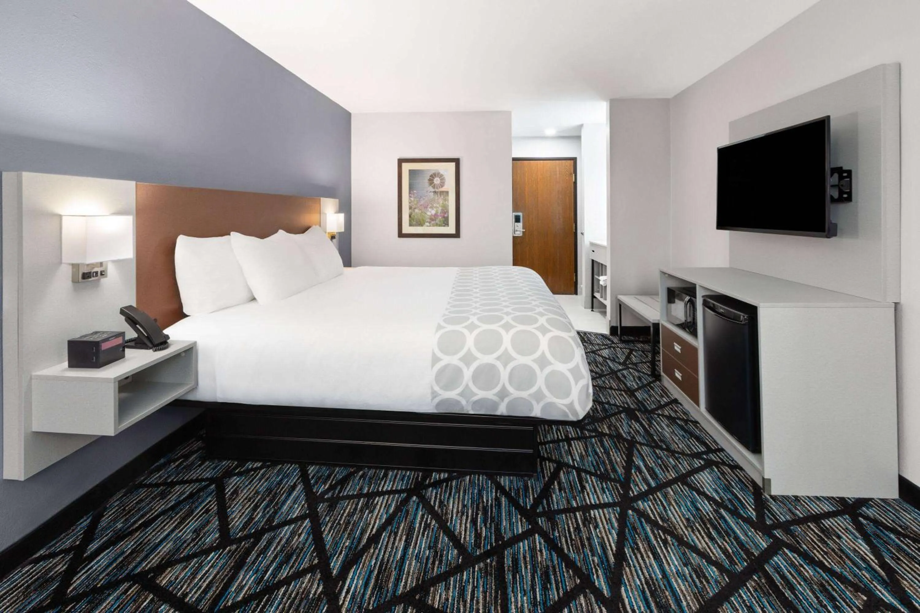 Photo of the whole room, Bed in Baymont by Wyndham Warrenton