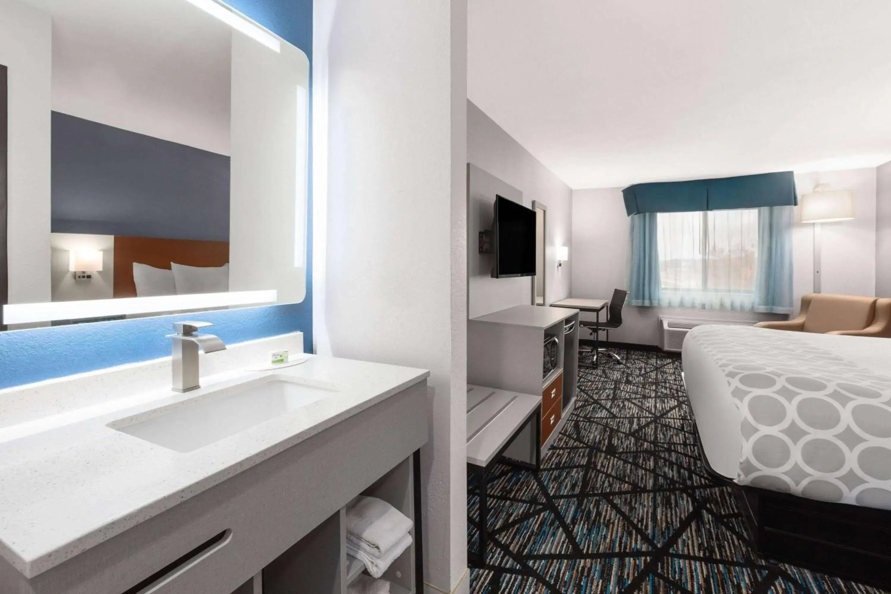 Queen Room - Non-Smoking in Baymont by Wyndham Warrenton Queen Room - Non-Smoking in Baymont by Wyndham Warrenton