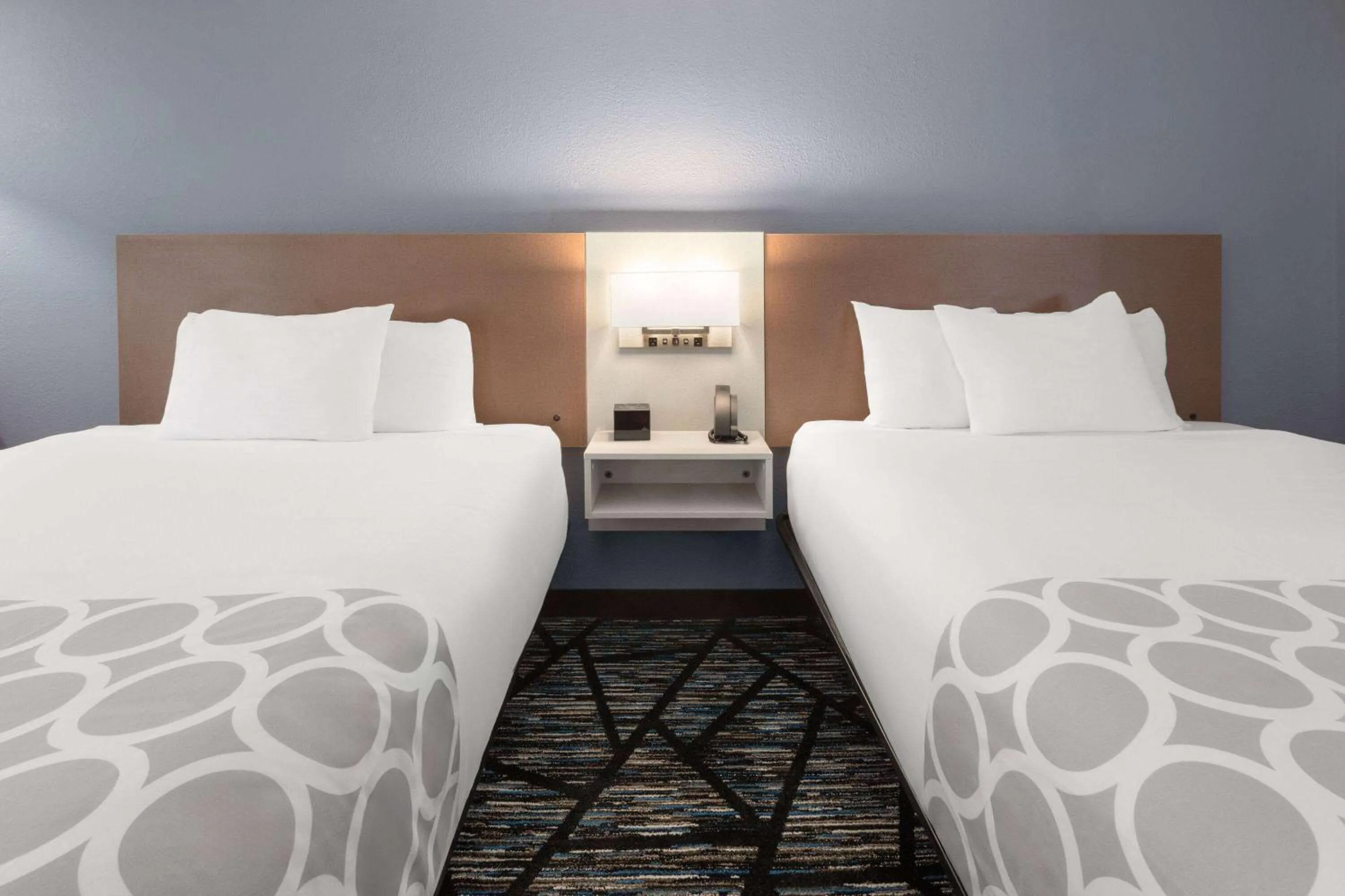 Photo of the whole room, Bed in Baymont by Wyndham Warrenton