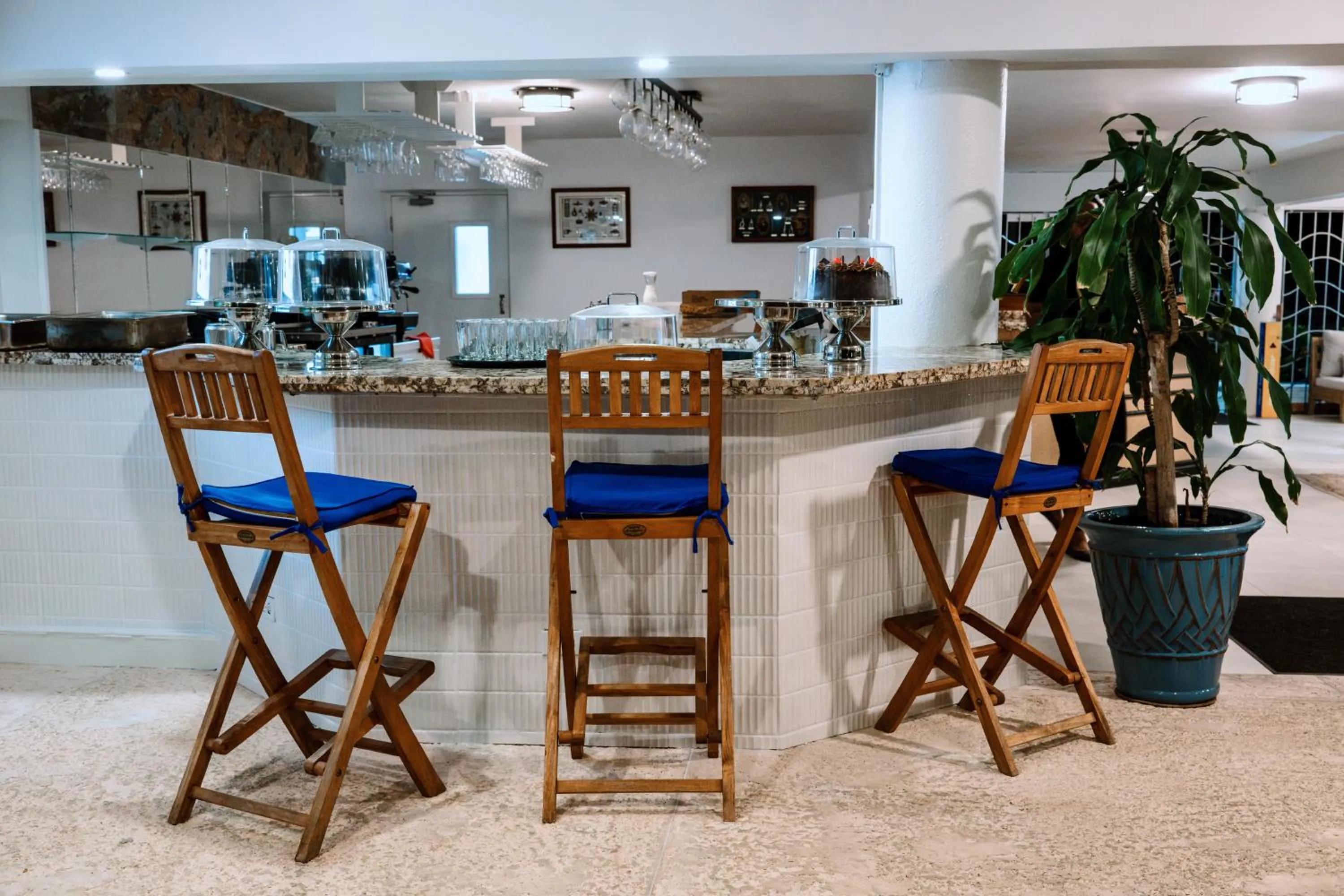 Restaurant/places to eat in Pirate's Inn