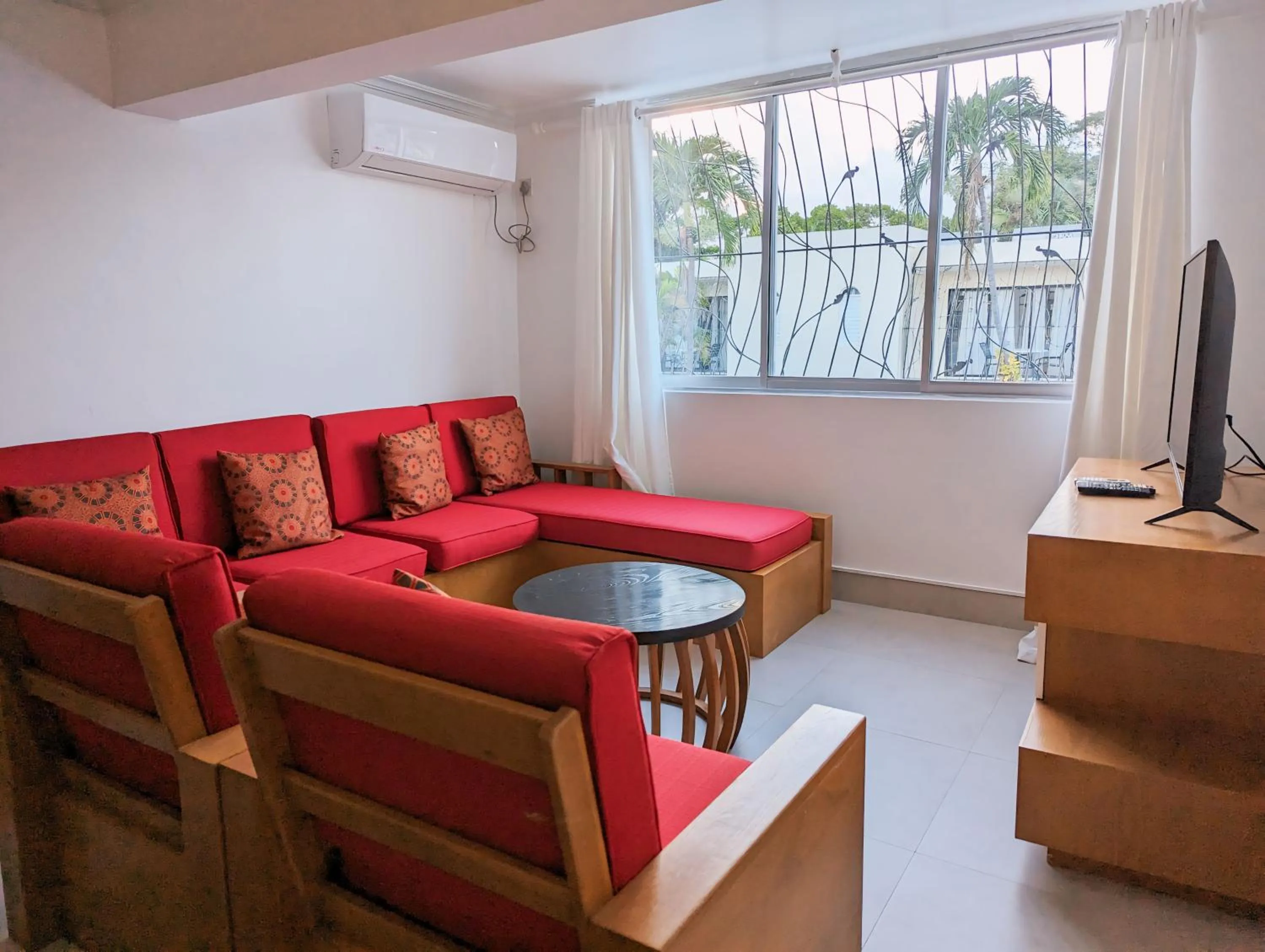 Living room in Pirate's Inn