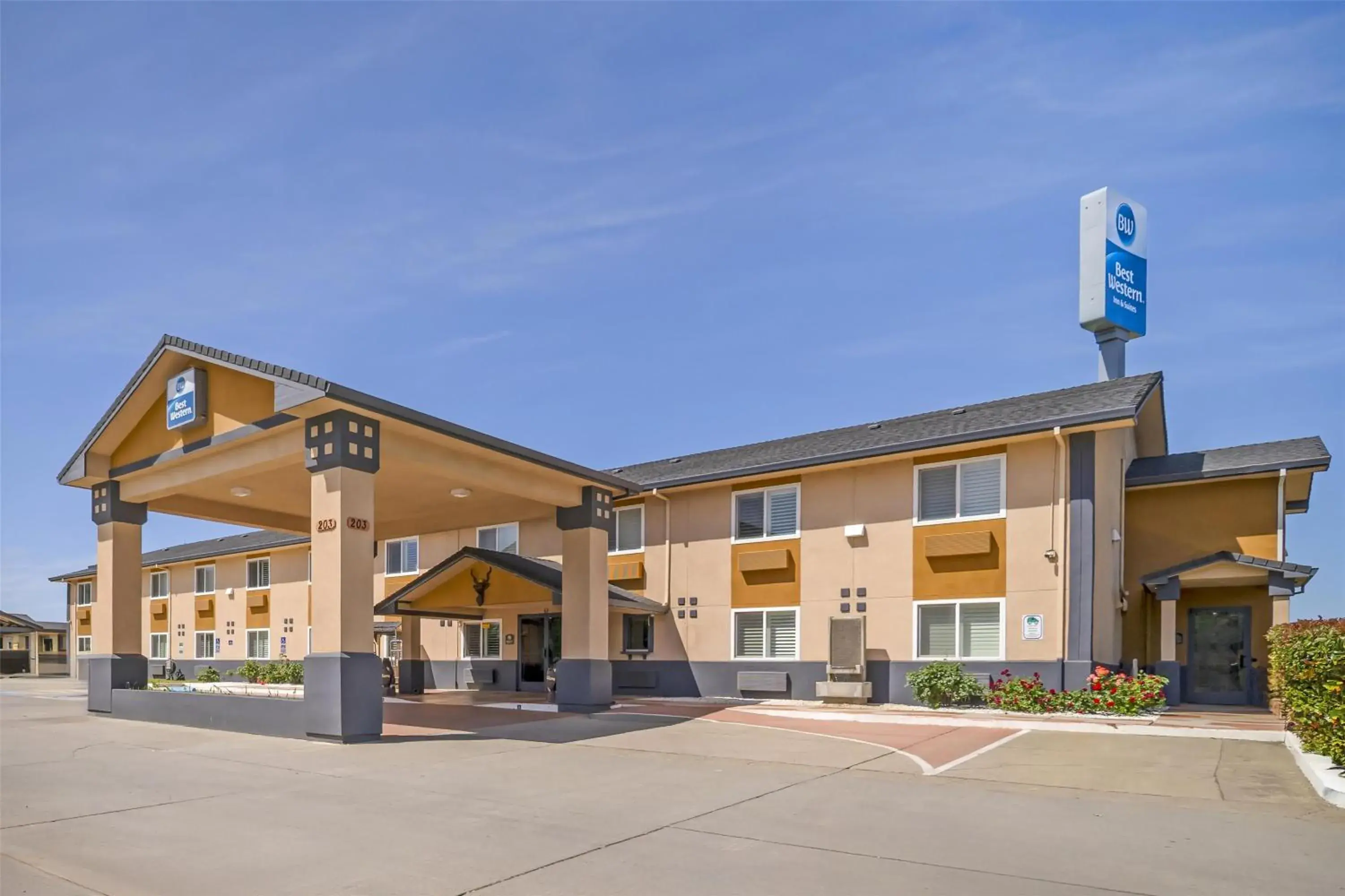 Property building in Best Western Antelope Inn & Suites Property building in Best Western Antelope Inn & Suites