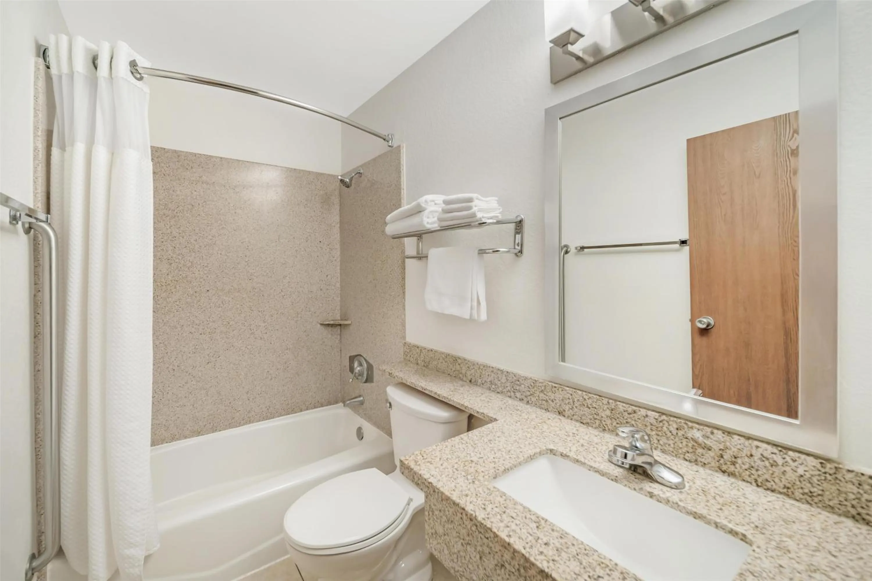 Bathroom in Best Western Antelope Inn & Suites