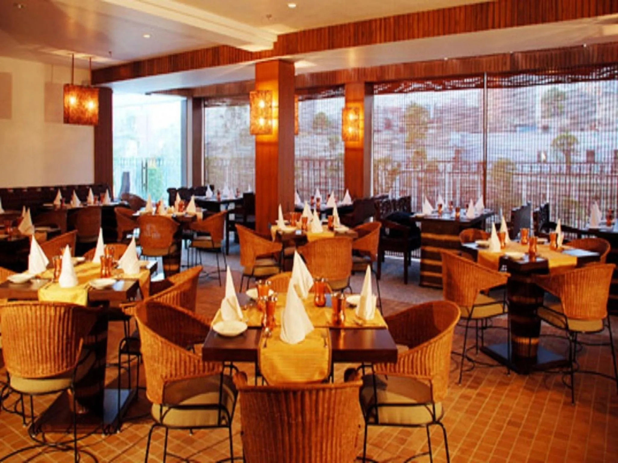 Restaurant/places to eat in Hotel Palace Heights