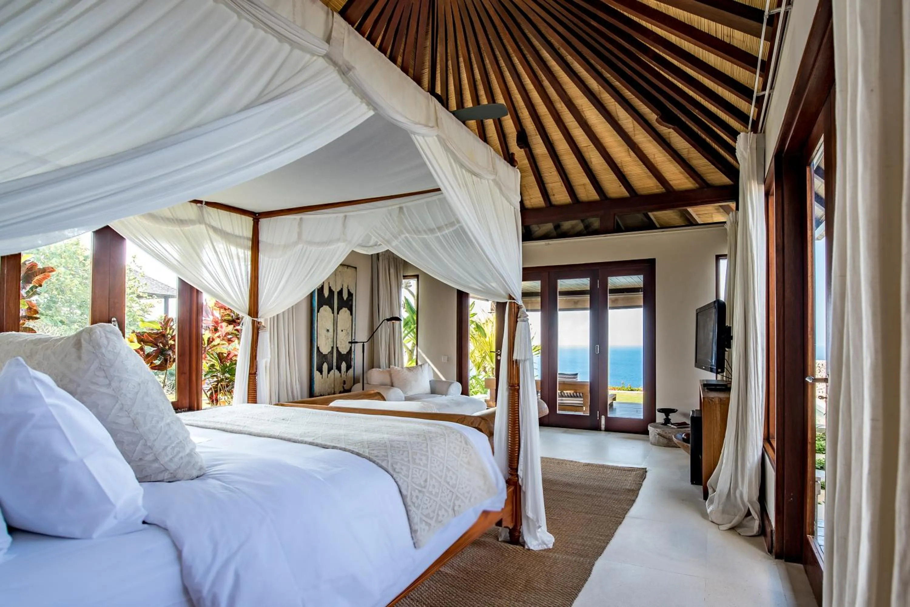 Bed in The Ungasan Clifftop Resort