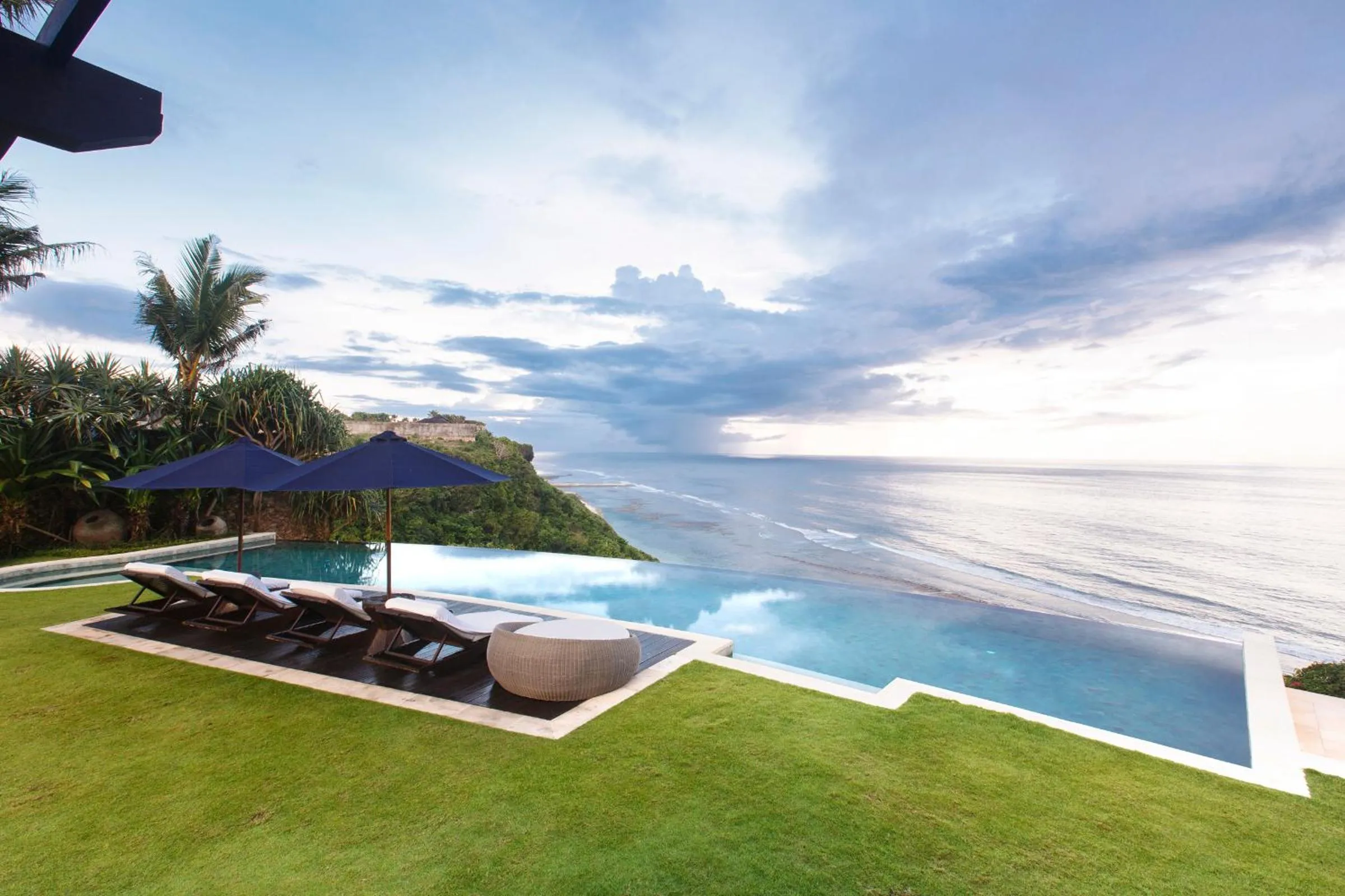 Pool view in The Ungasan Clifftop Resort