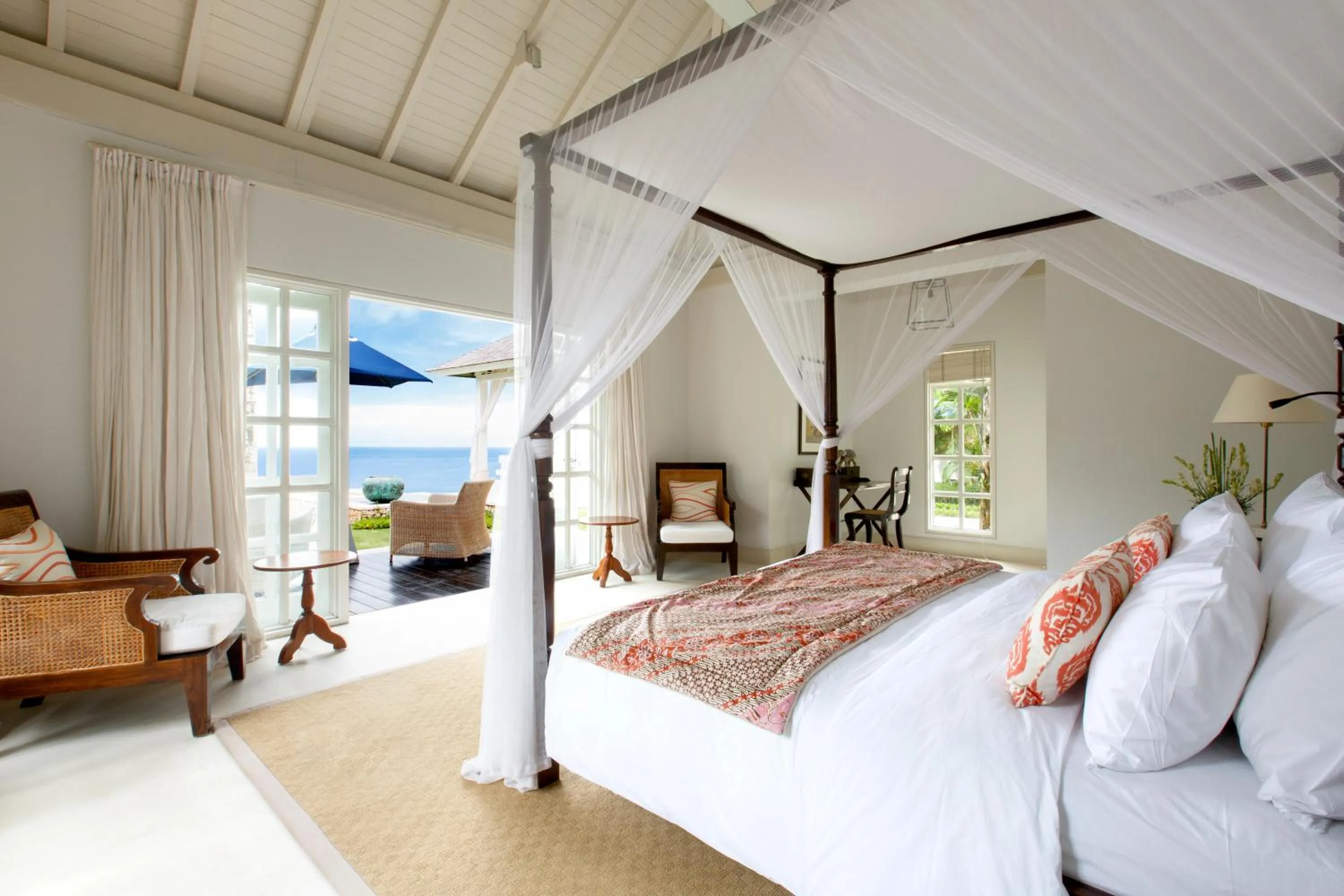 Bed in The Ungasan Clifftop Resort
