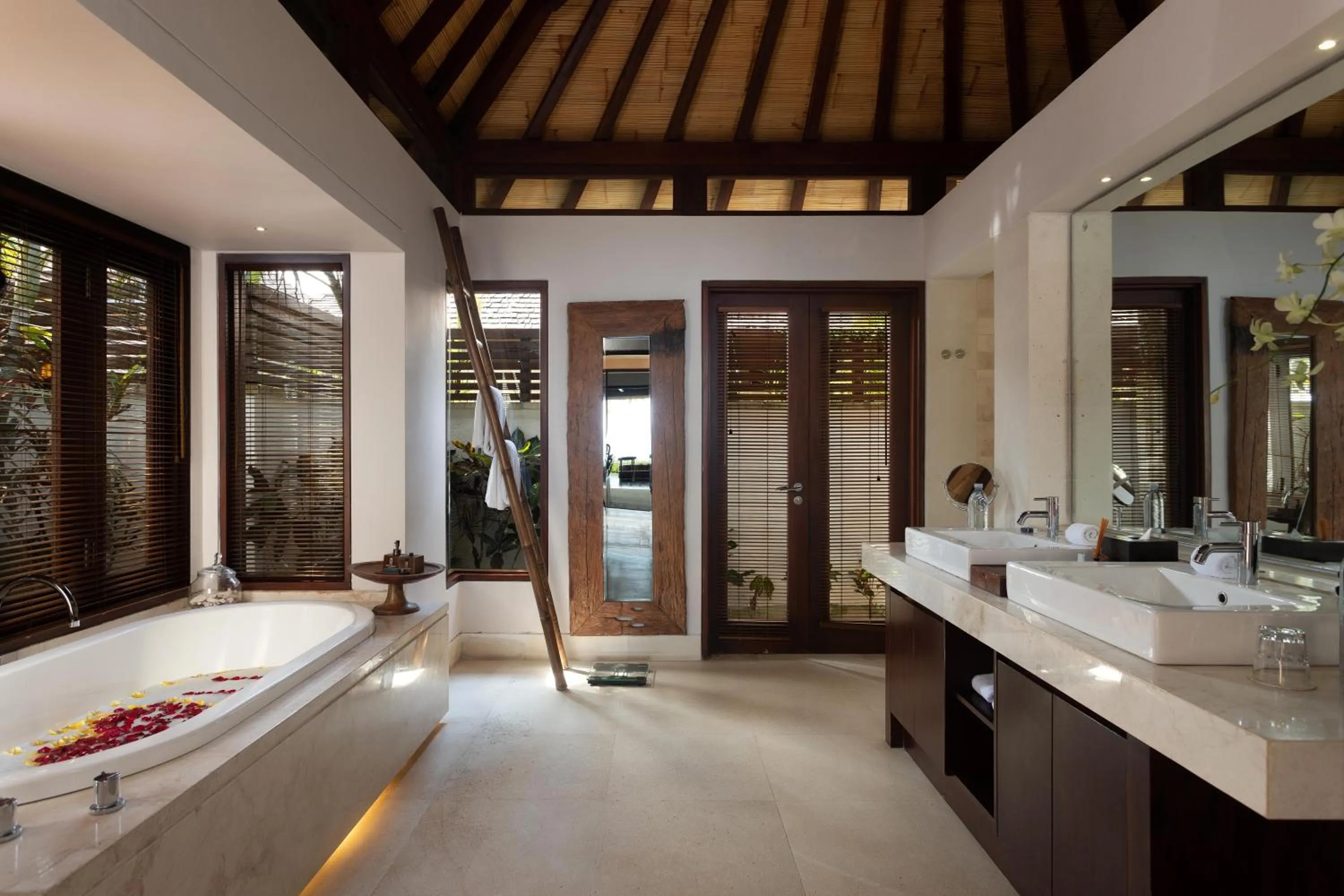Bathroom in The Ungasan Clifftop Resort