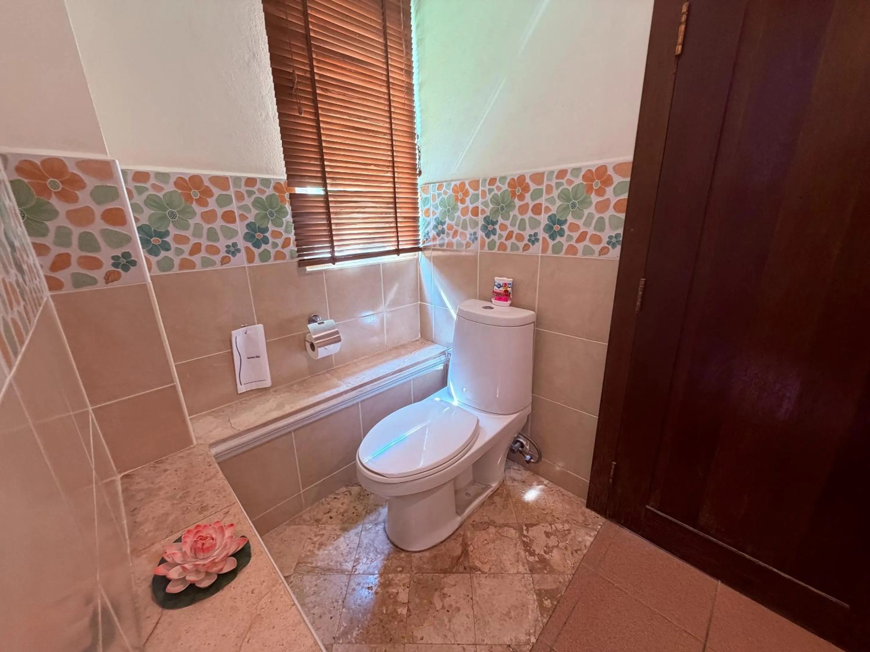 Bathroom in Ayutthaya Garden River Home