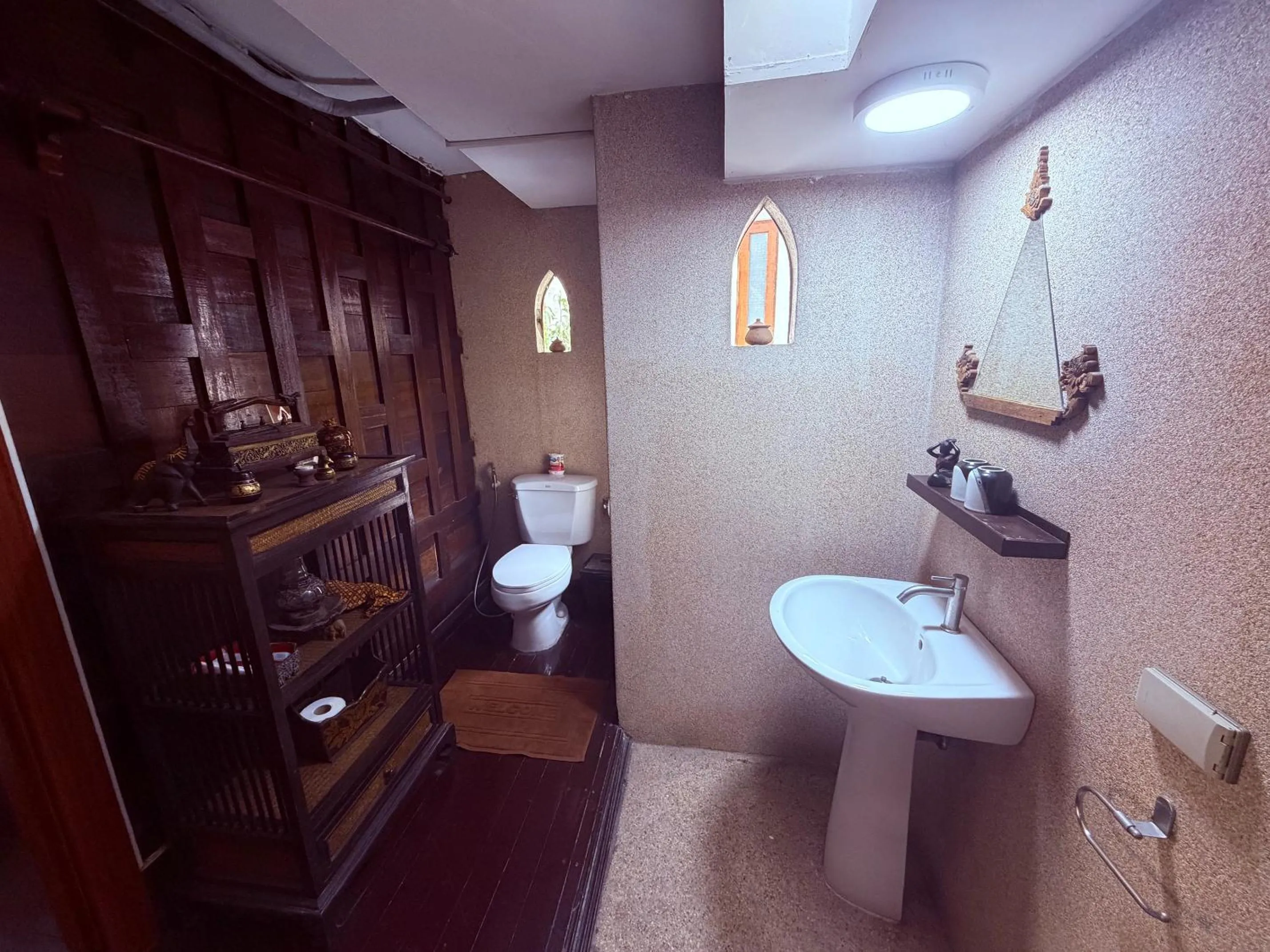 Bathroom in Ayutthaya Garden River Home