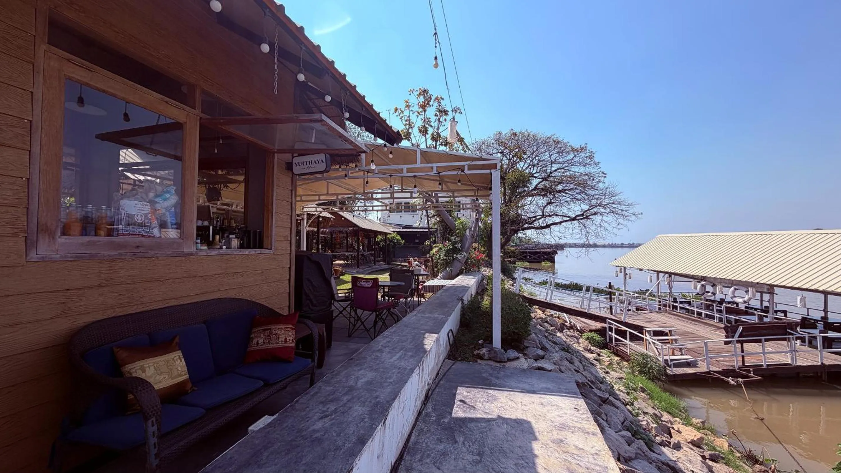 Property building in Ayutthaya Garden River Home