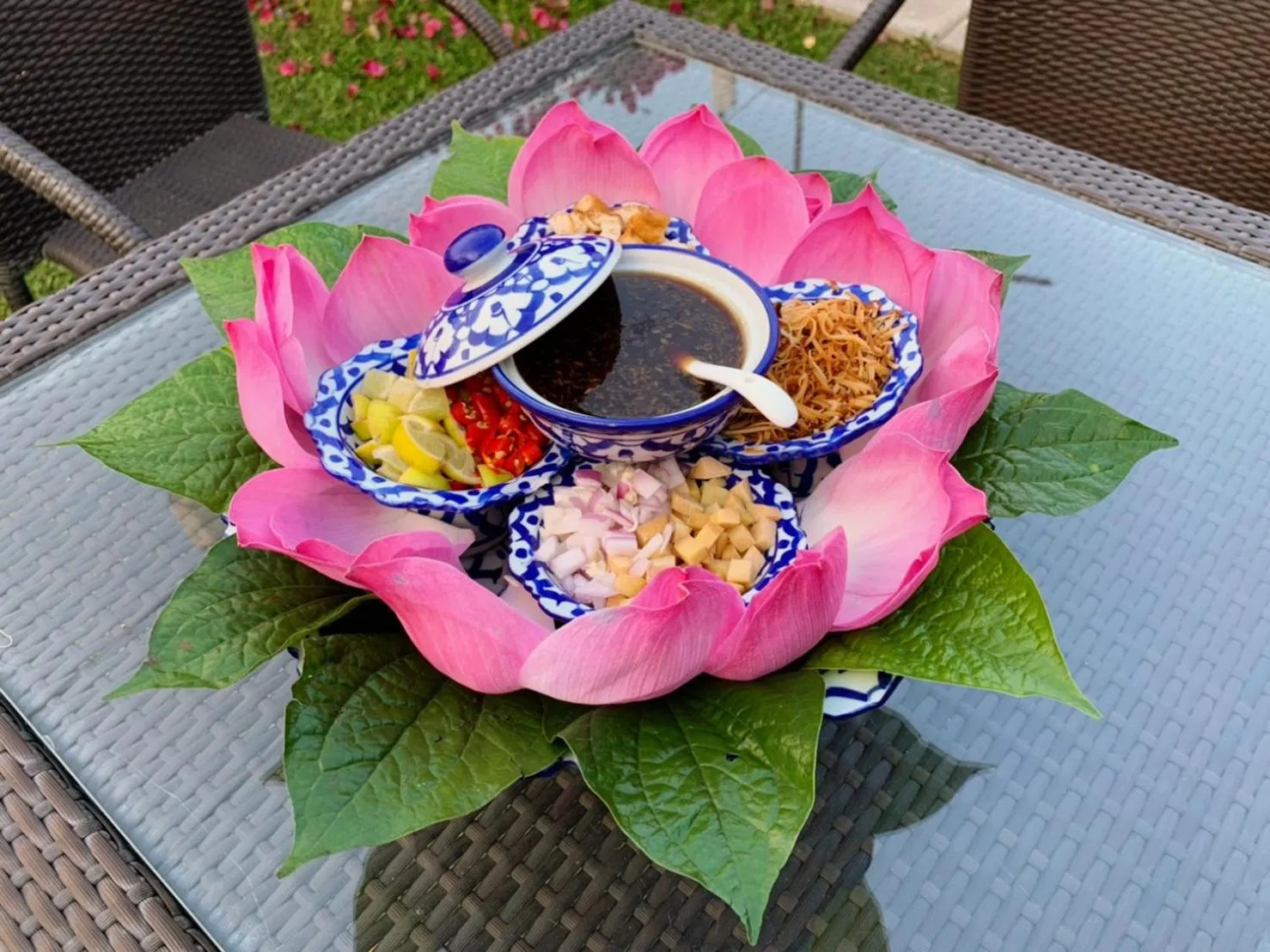 Food and drinks in Ayutthaya Garden River Home