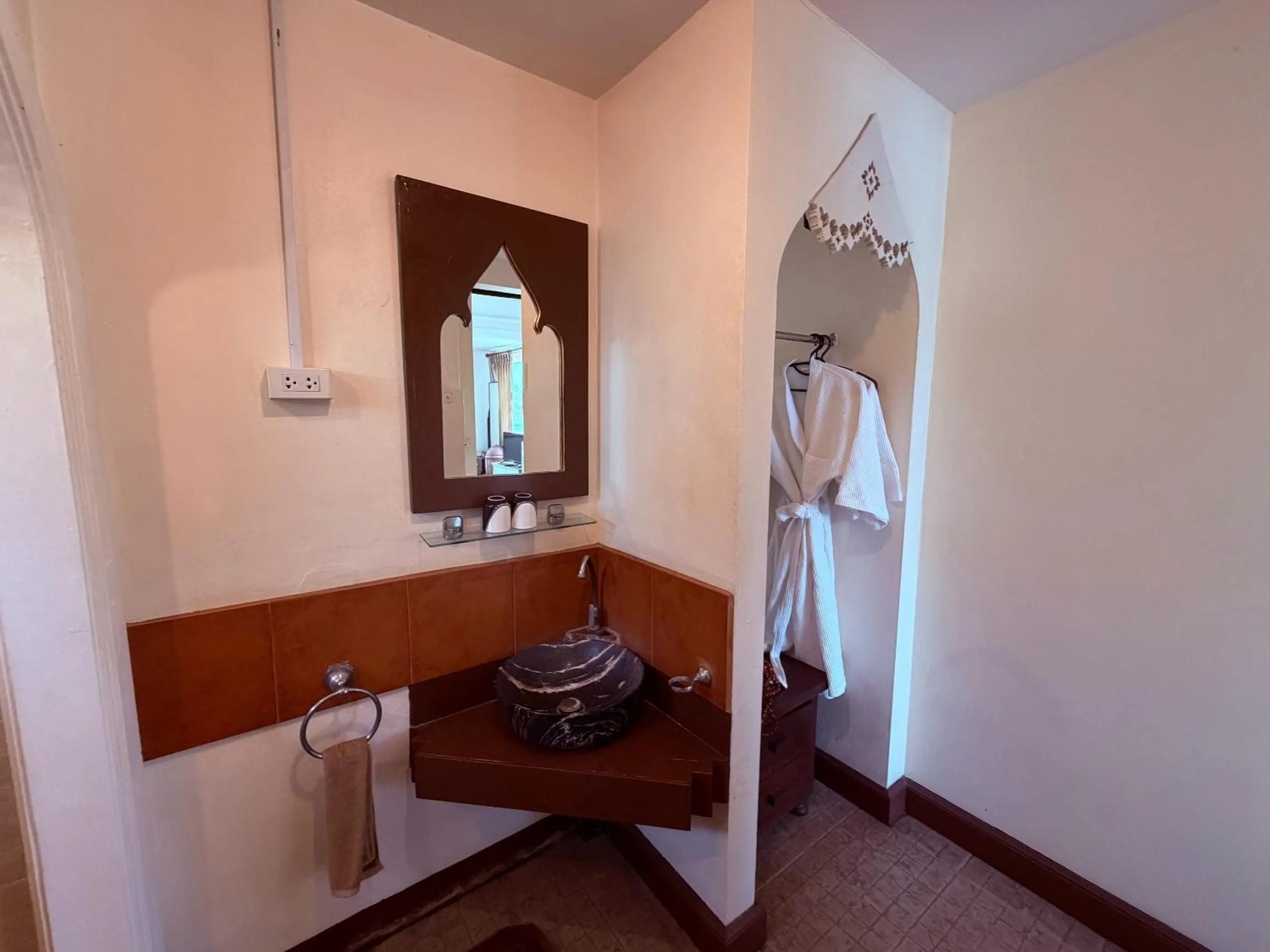 Bathroom in Ayutthaya Garden River Home