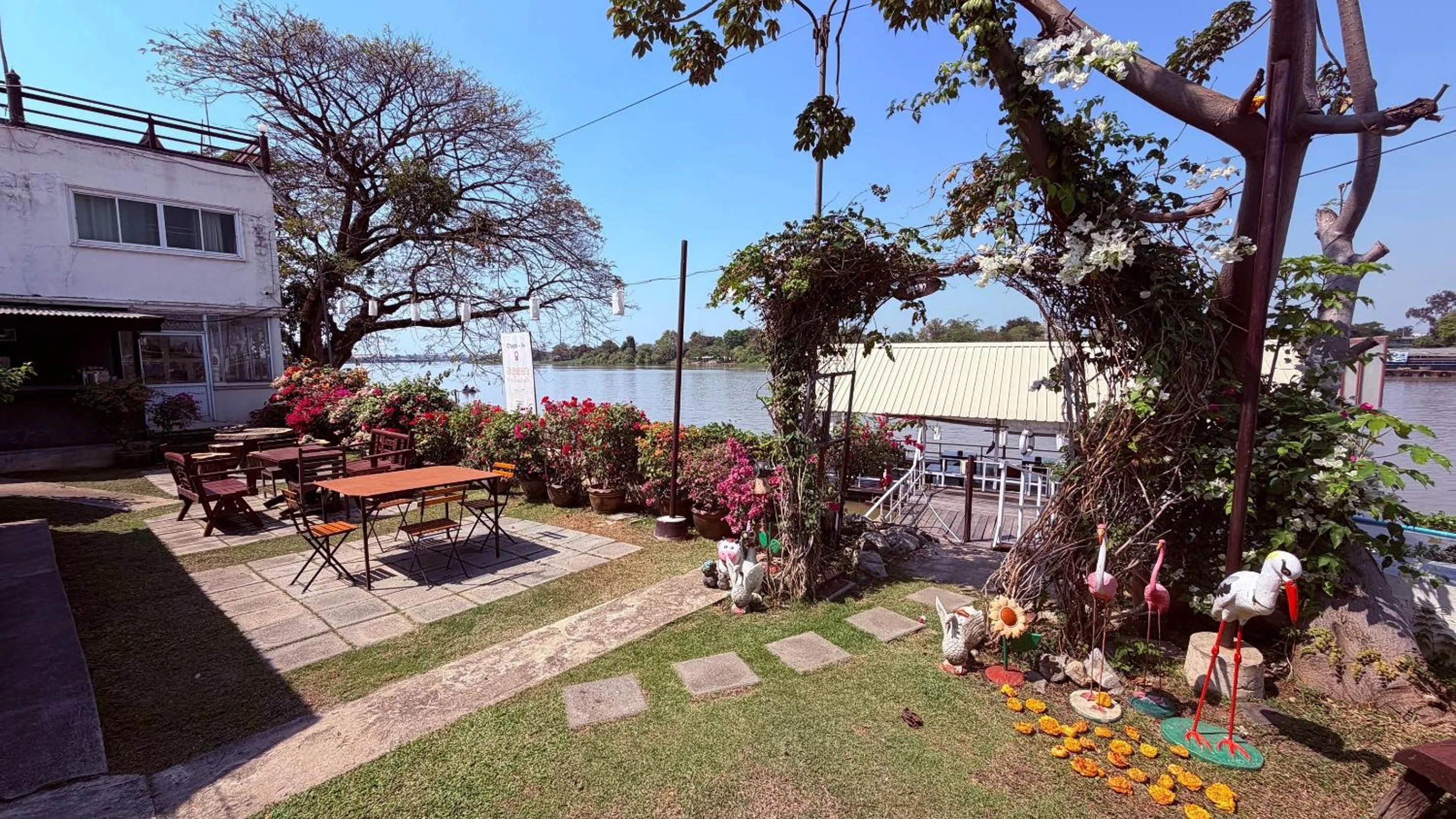 Property building in Ayutthaya Garden River Home