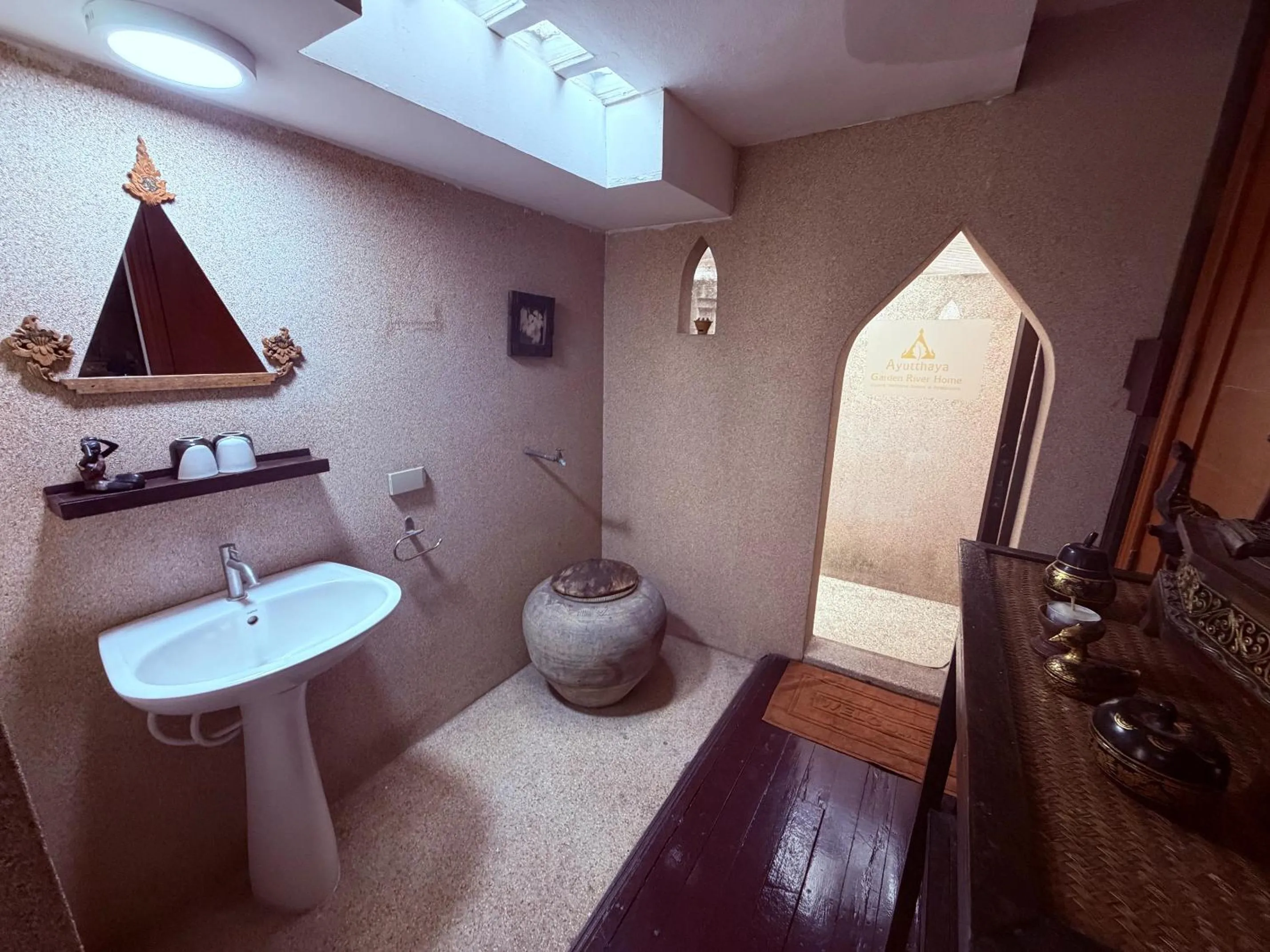 Bathroom in Ayutthaya Garden River Home