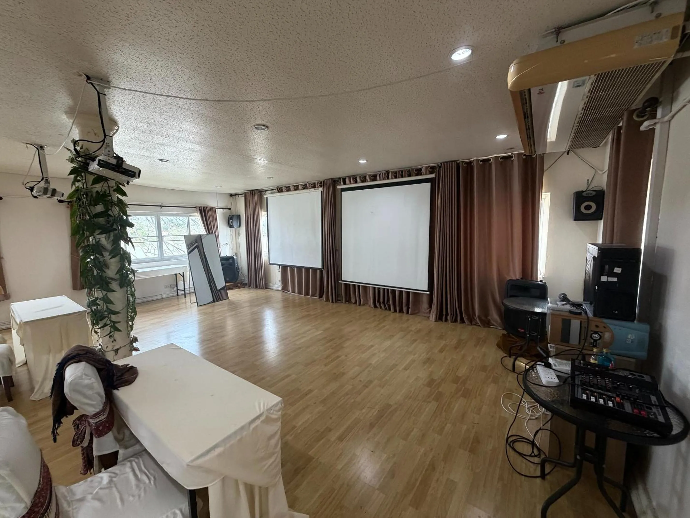 Meeting/conference room in Ayutthaya Garden River Home