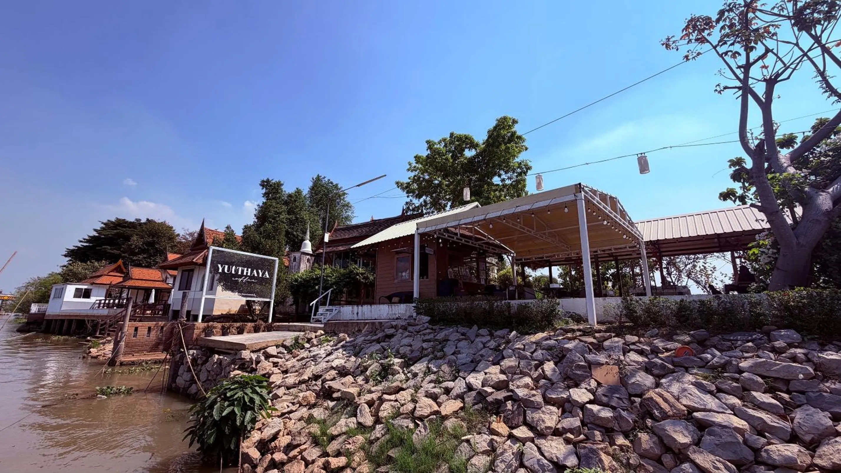 Property building in Ayutthaya Garden River Home