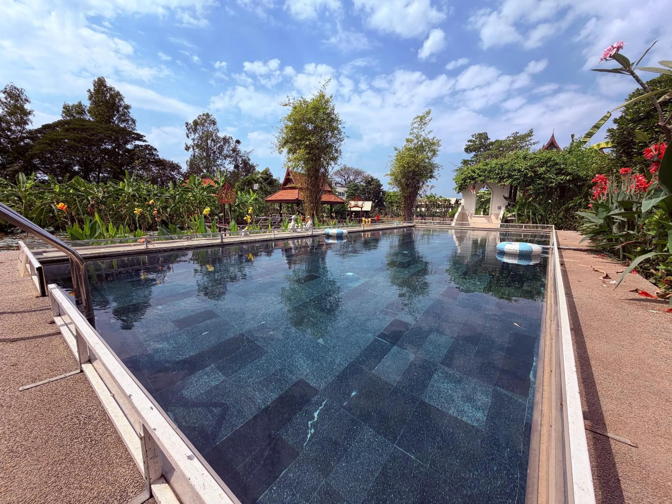 Swimming pool in Ayutthaya Garden River Home