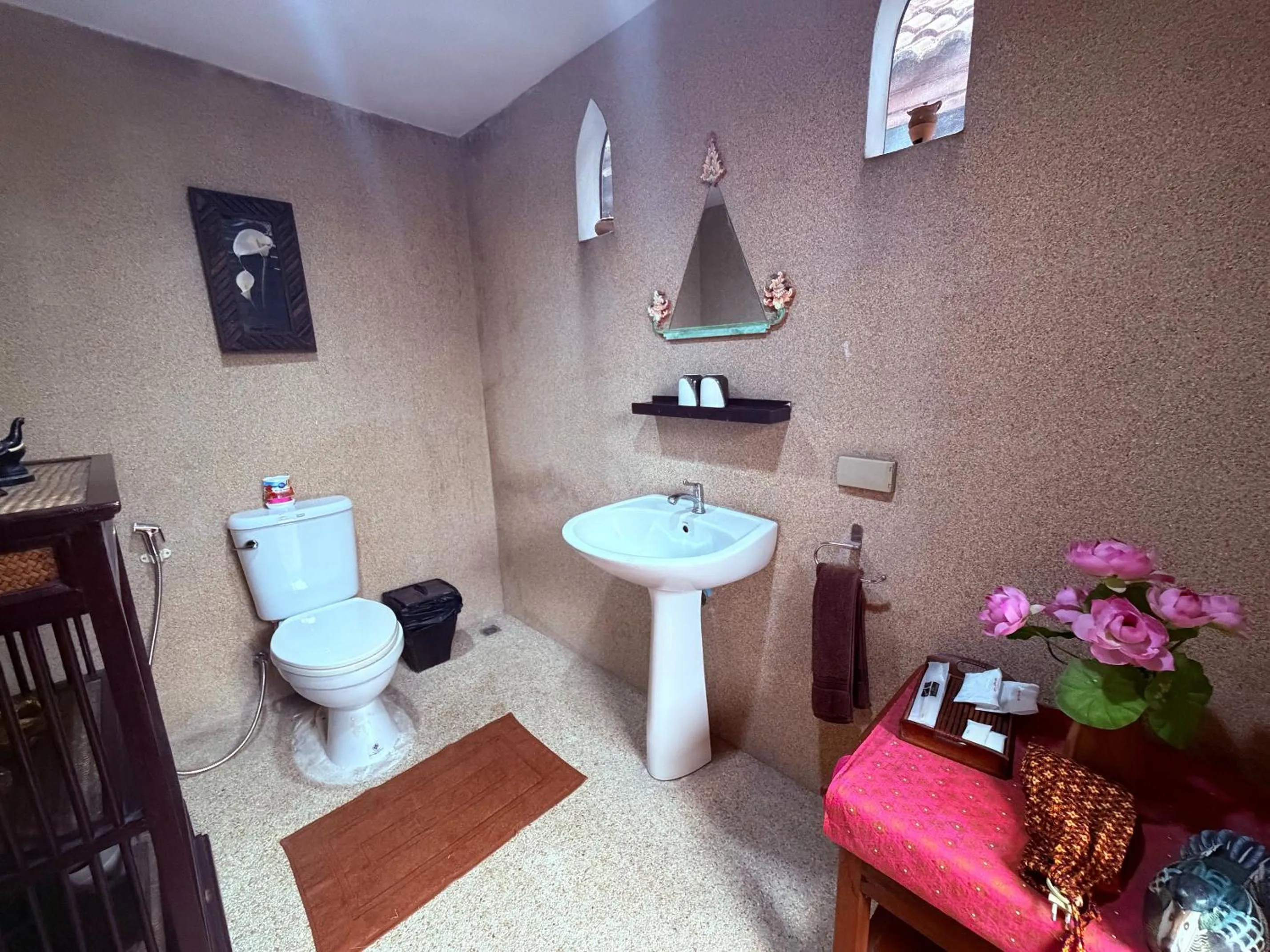 Bathroom in Ayutthaya Garden River Home